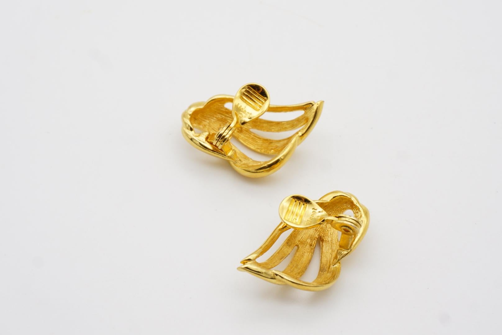 Monet Vintage 1970s Classic Openwork Wing Fire Leaf Elegant Gold Clip Earrings 4