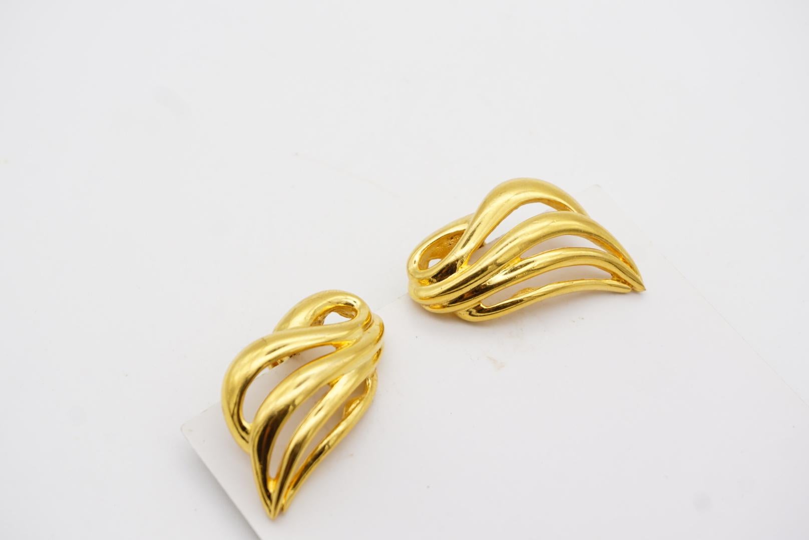 Monet Vintage 1970s Classic Openwork Wing Fire Leaf Elegant Gold Clip Earrings 1