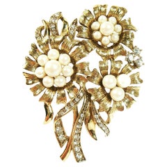 MONET - Vintage Flower Brooch with Pearls & Rhinestones - Signed - Circa 1960's