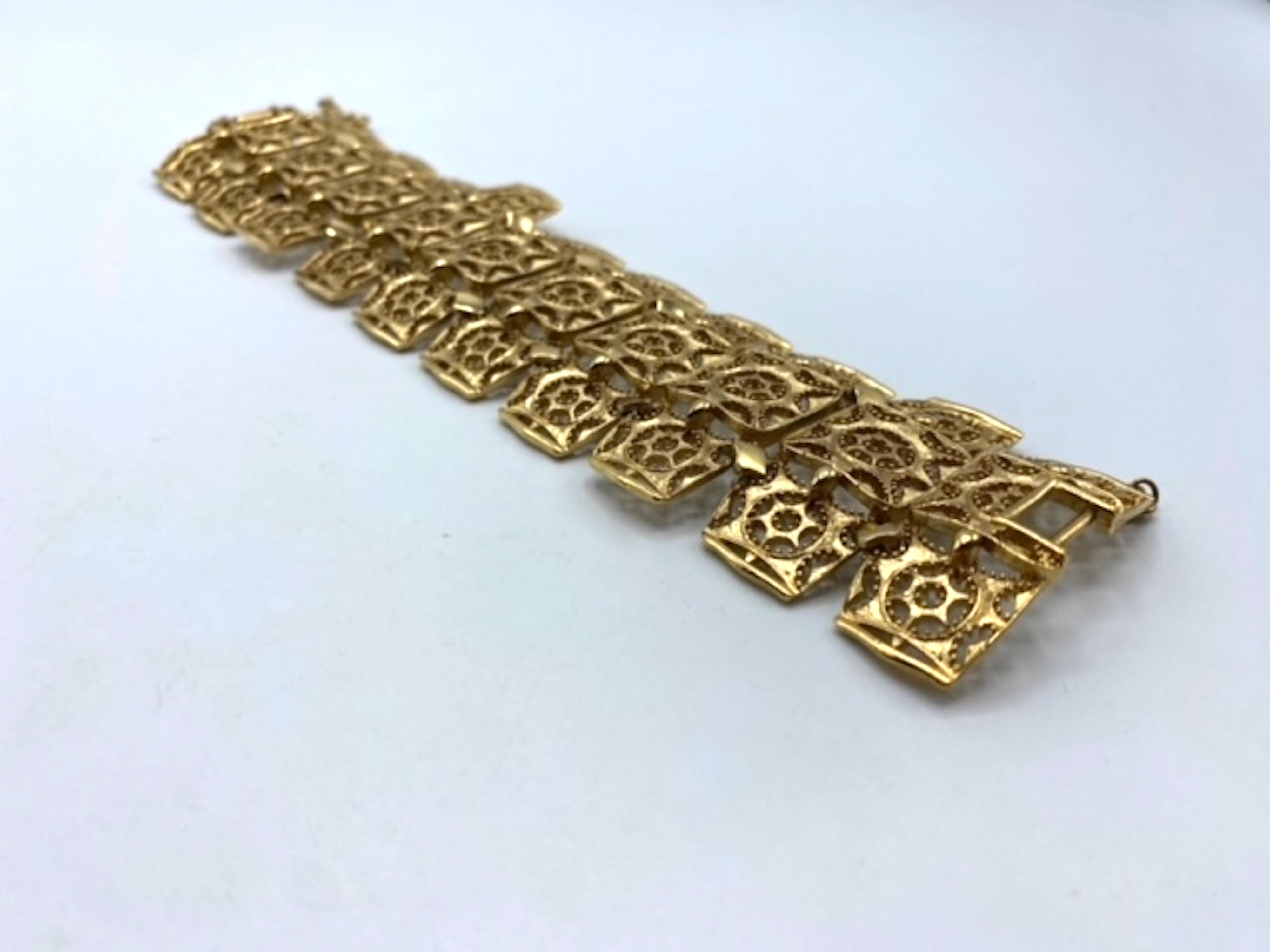 Pulsera de eslabones anchos 