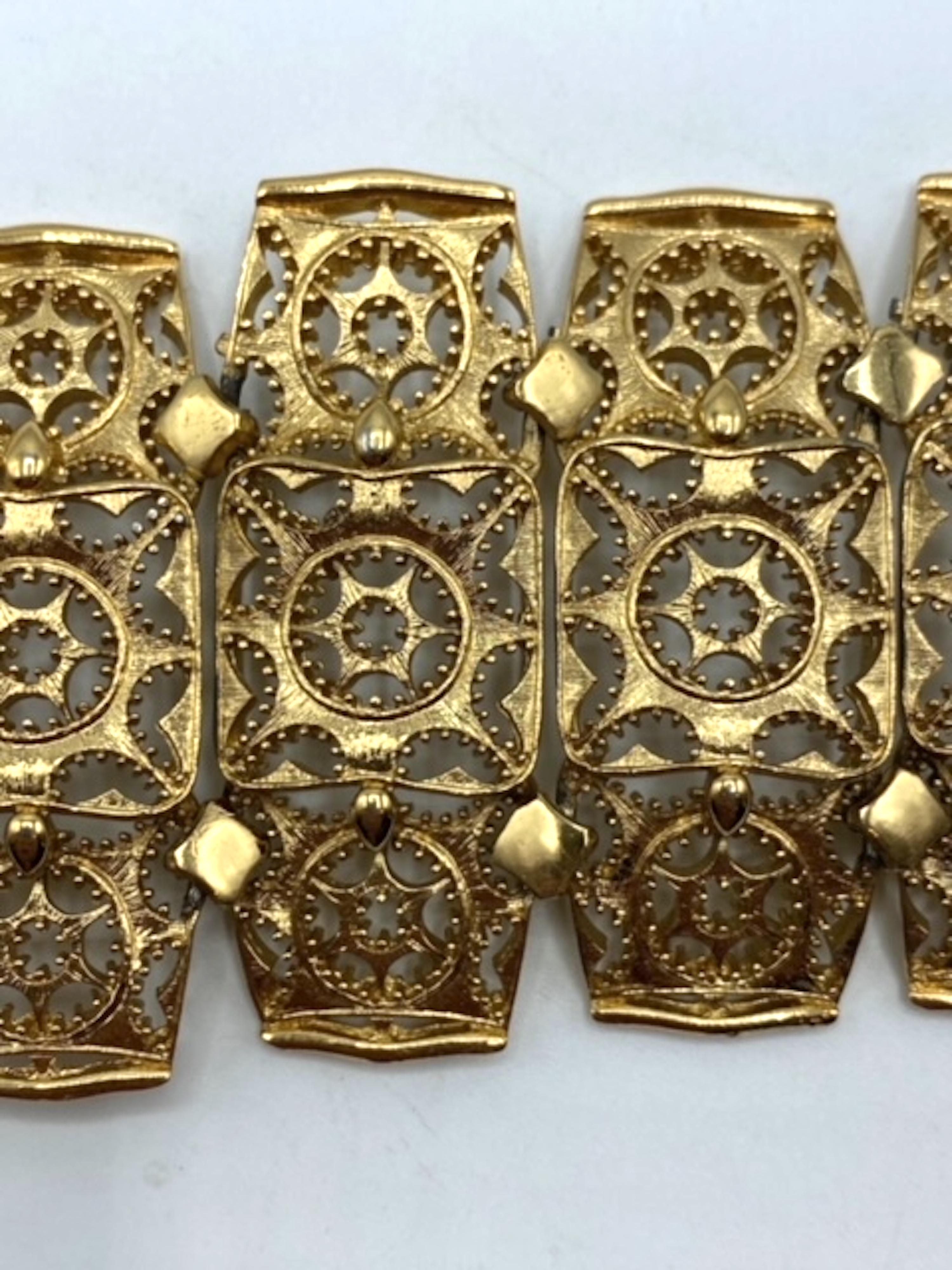 Pulsera de eslabones anchos 