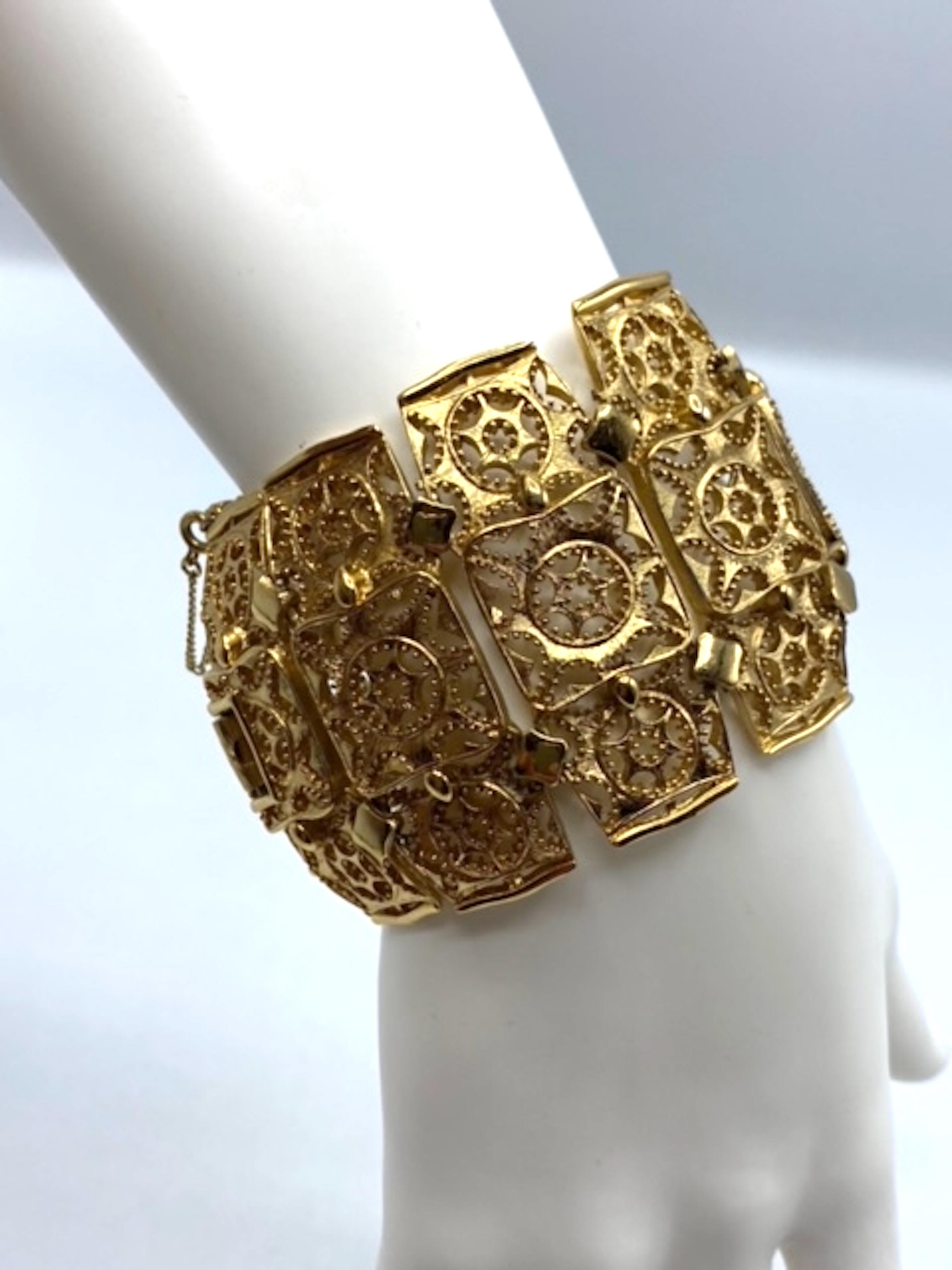 Pulsera de eslabones anchos 
