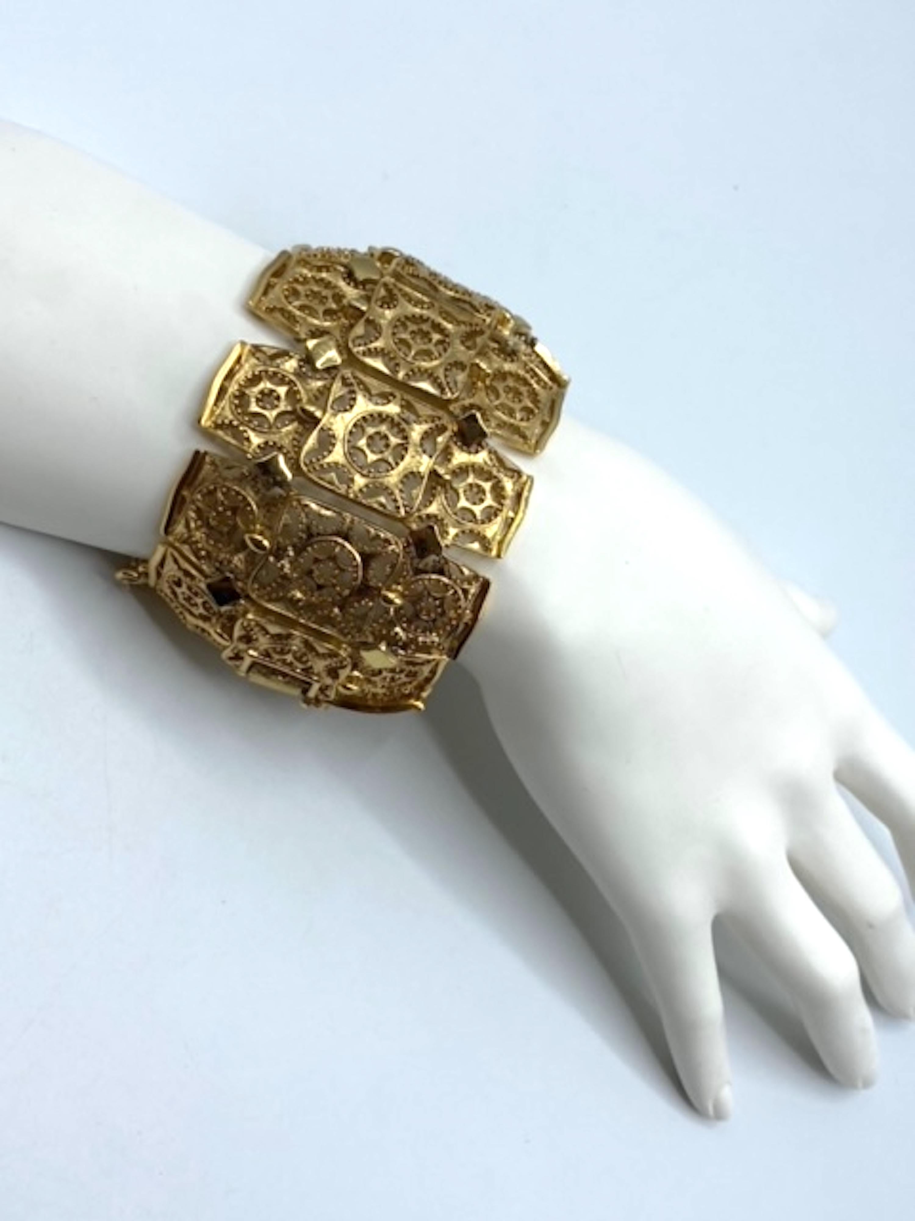Pulsera de eslabones anchos 