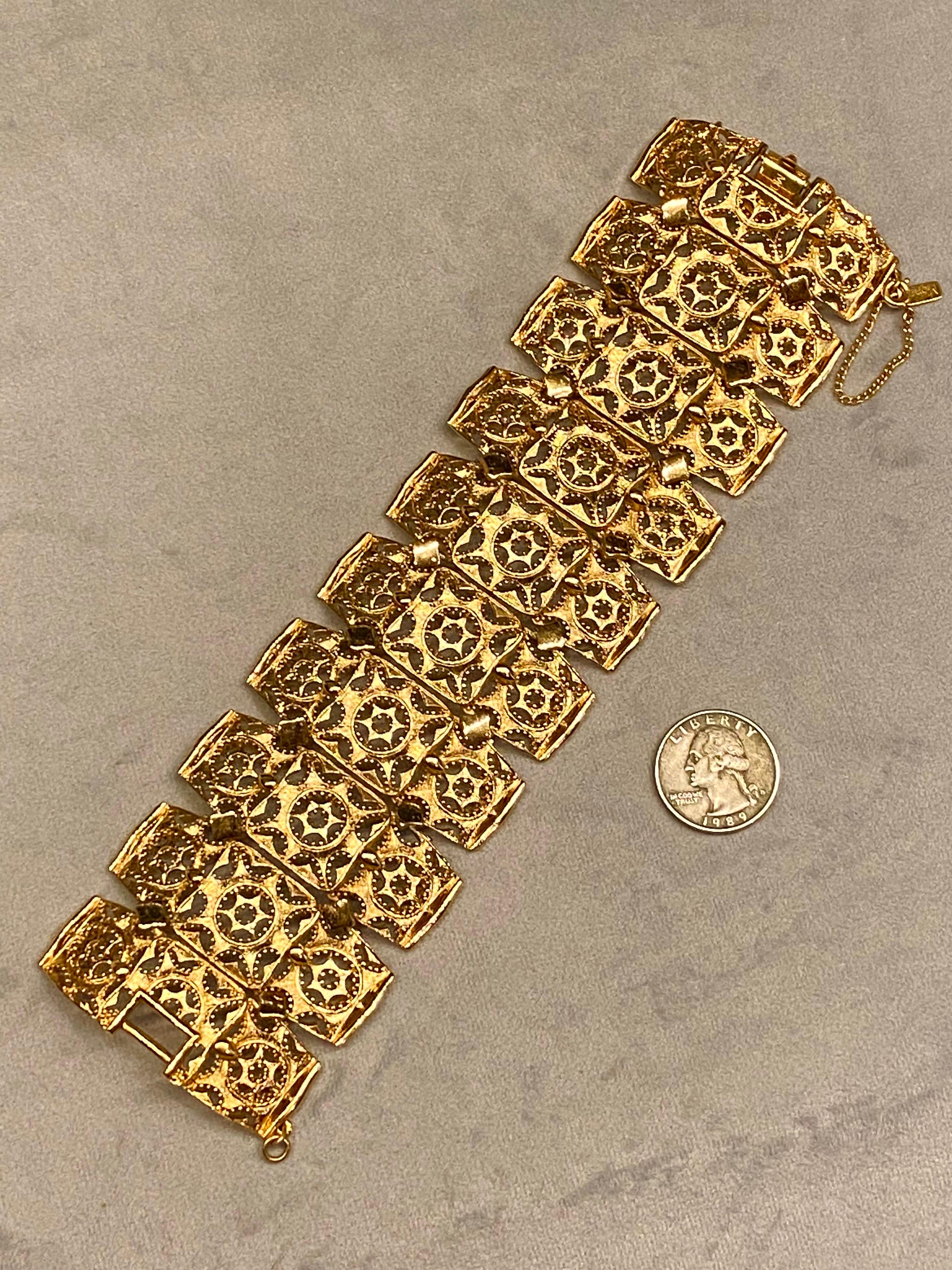 Pulsera de eslabones anchos 
