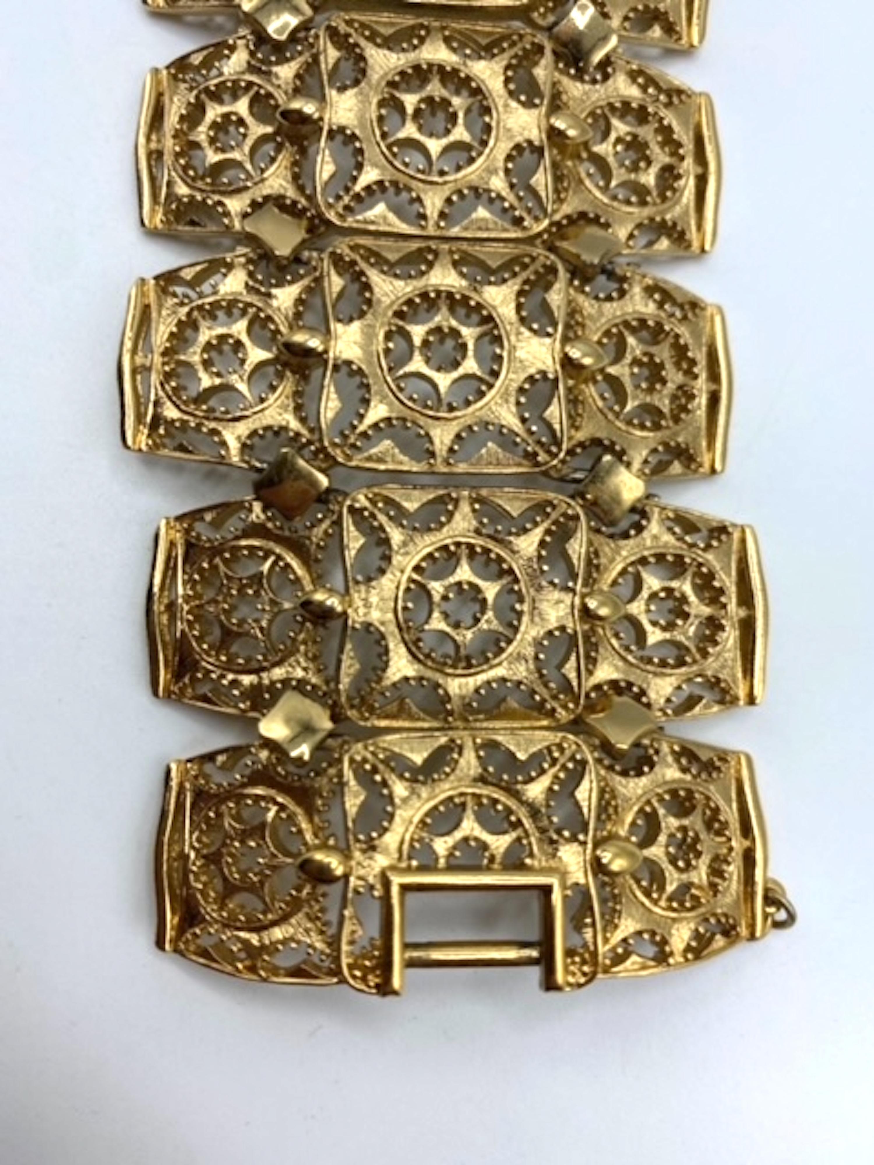 Pulsera de eslabones anchos 