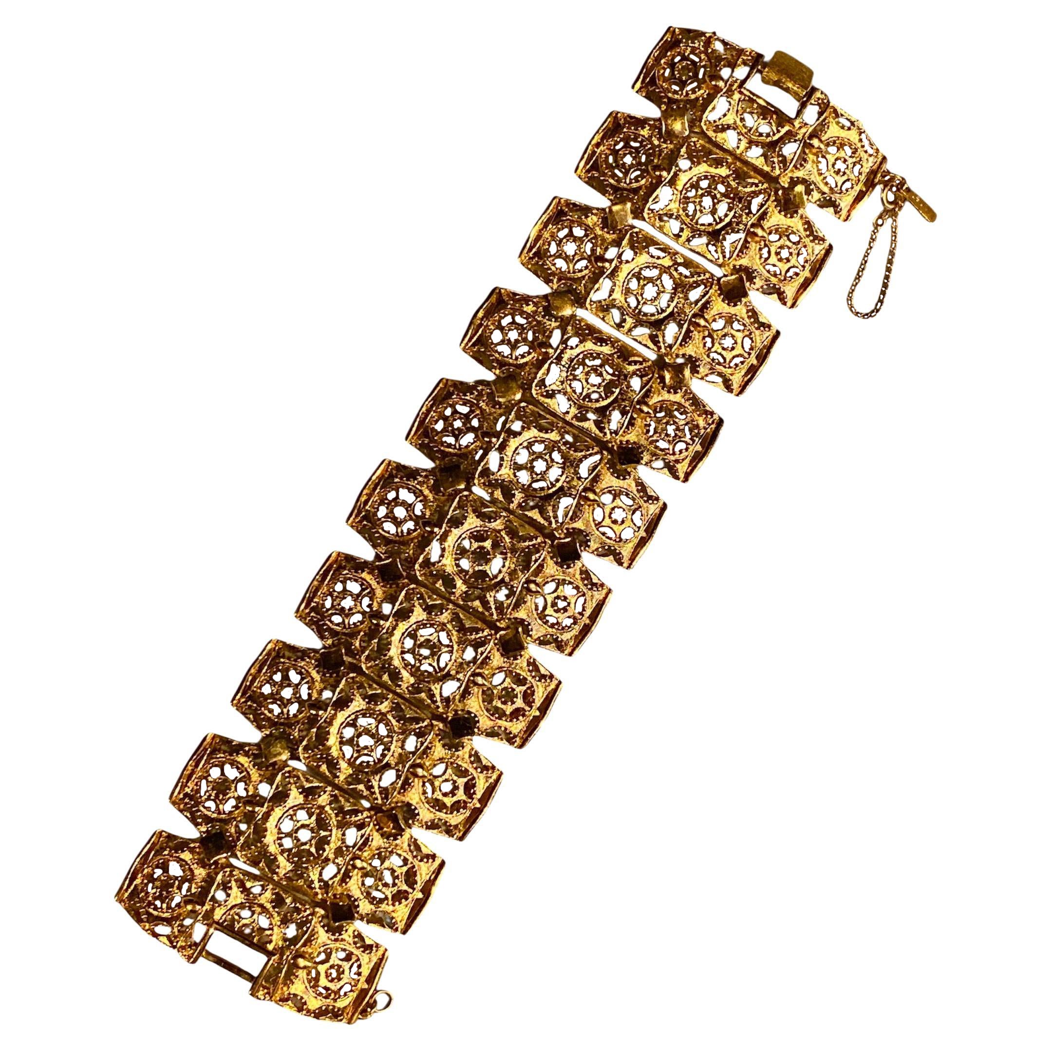 Monet Vintage Gold 1967 "Taboret" Wide Link Statement Bracelet en vente