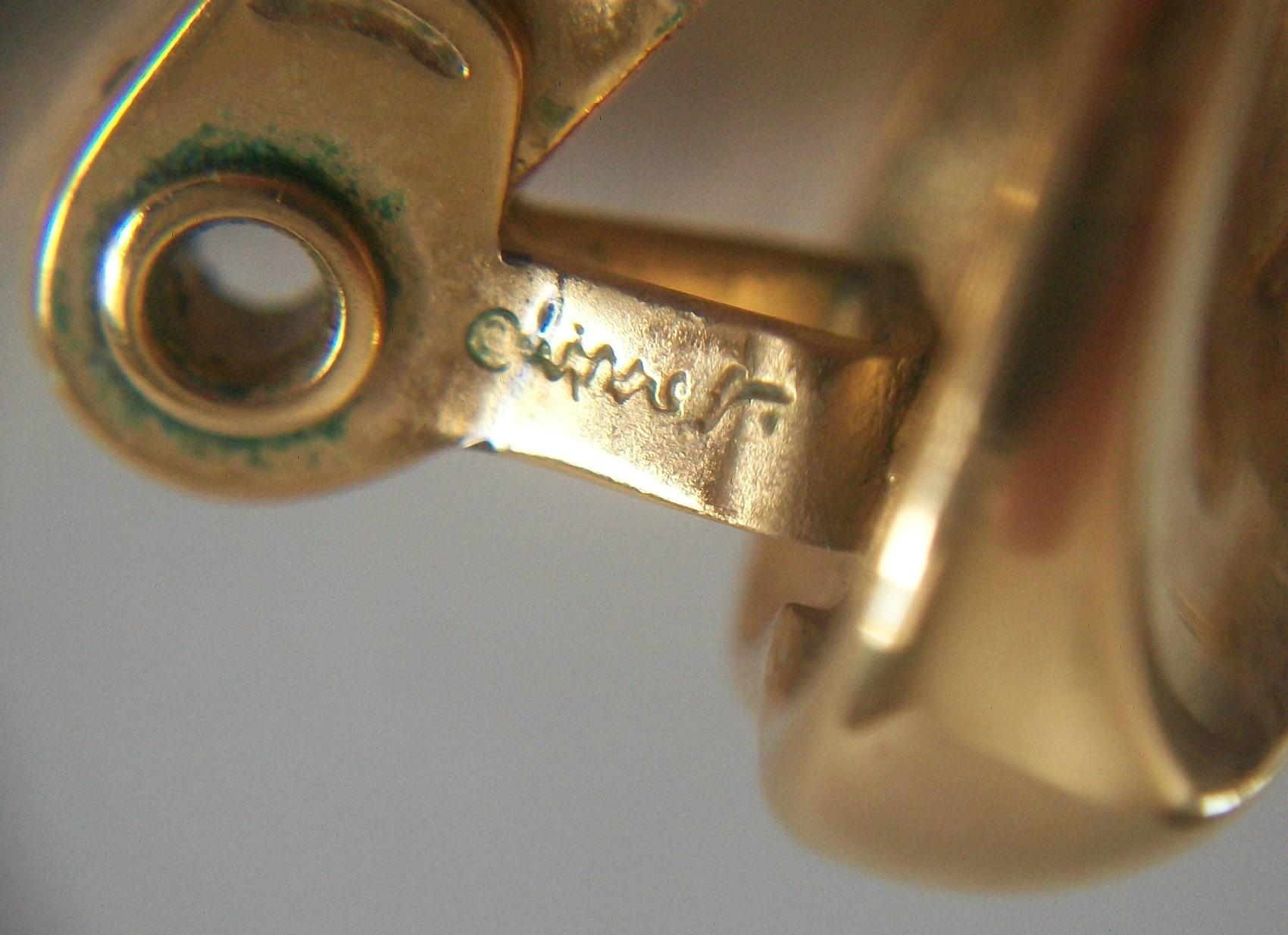 Monet, Pendientes vintage en tono dorado, Firmado, Estados Unidos, Finales del siglo XX 2