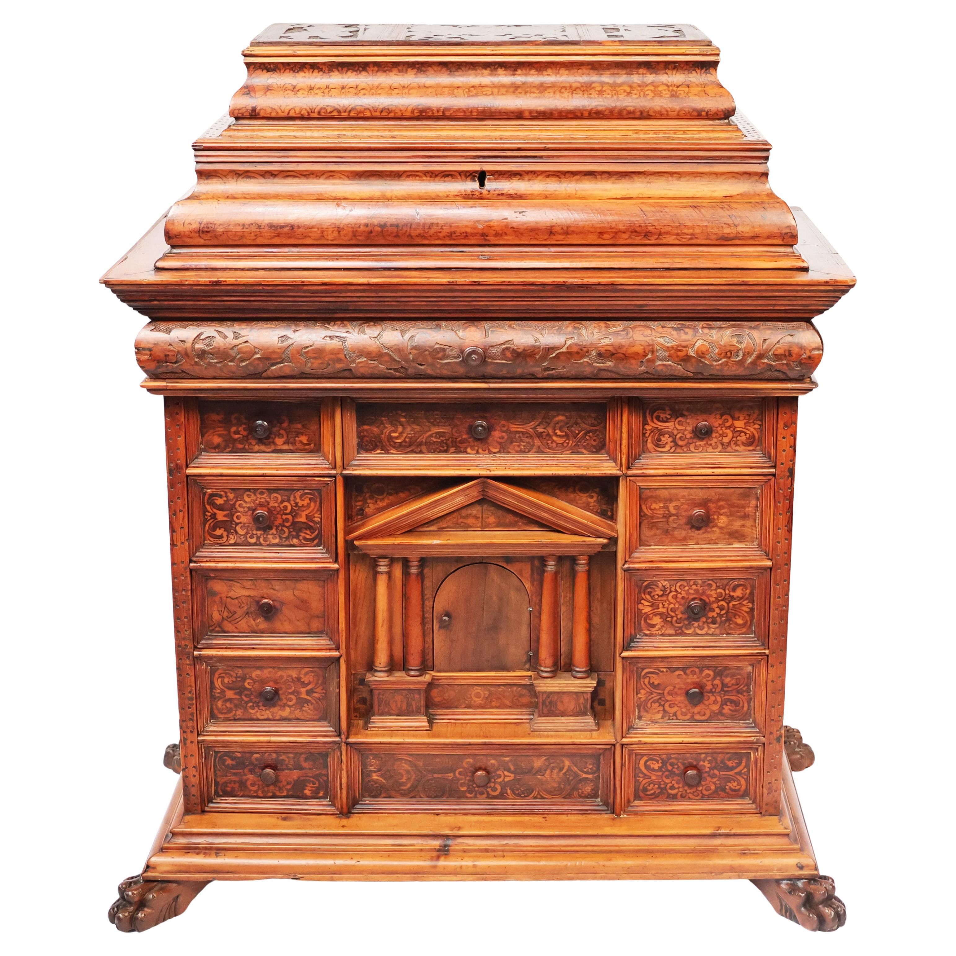Monetiere in legno, Nord Italia, fine XVIII secolo inizi XIX secolo