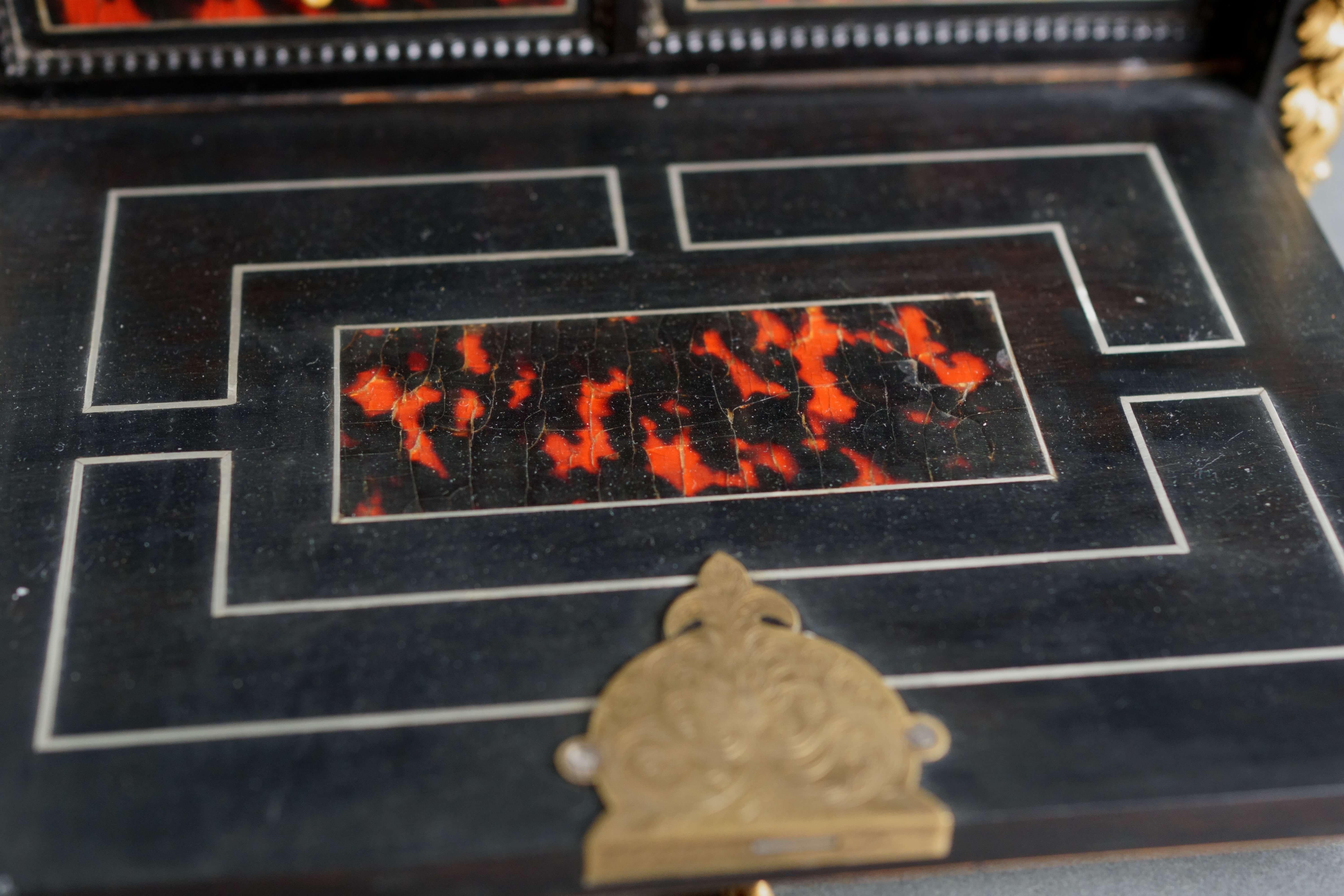 Marqueterie Boulle coin cabinet signed 