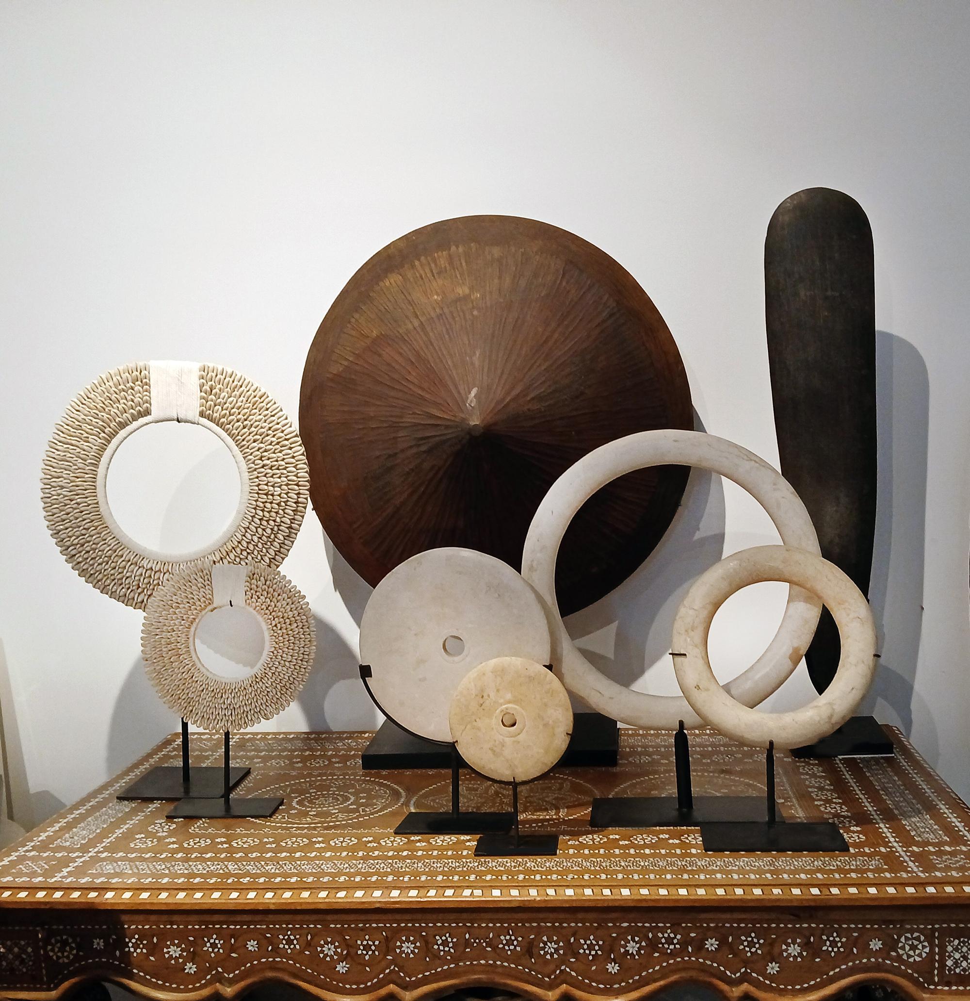 Money Cowrie & Macramé Necklace on Stand, Papua New Guinea For Sale 5