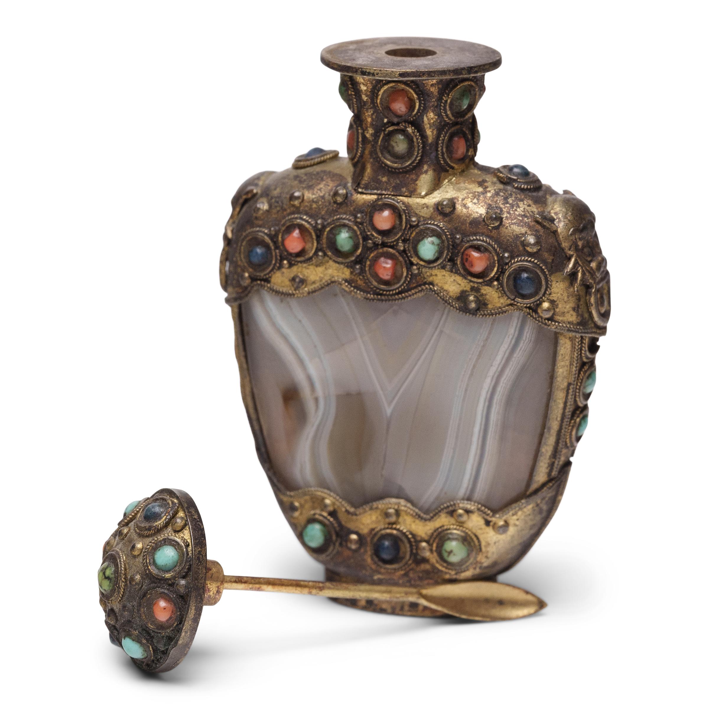 Mongolian Banded Agate Snuff Bottle, c. 1900 In Good Condition In Chicago, IL
