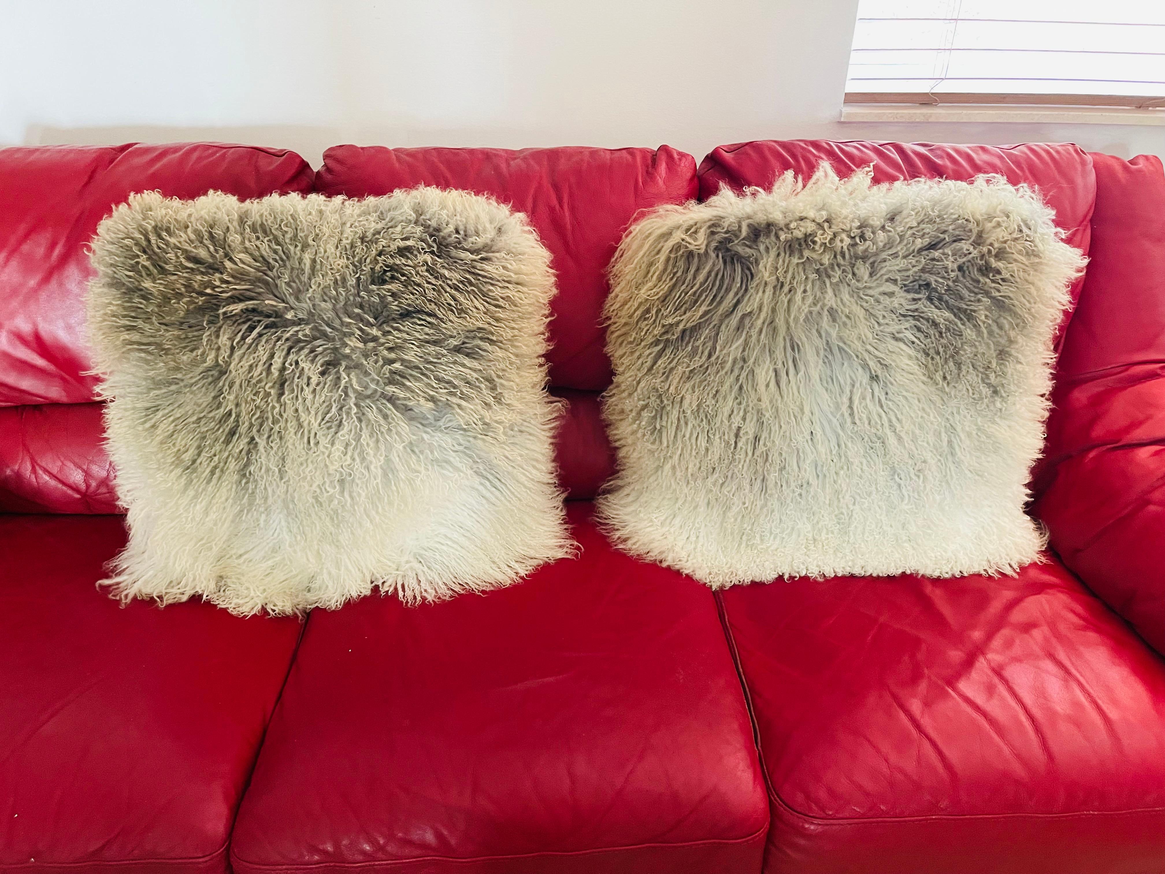 Organic Modern Mongolian Lambs Wool Pair Pillows Shades of Gray In Good Condition For Sale In Boca Raton, FL
