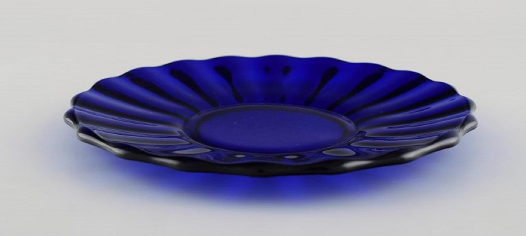 20ième siècle Monica Bratt pour Reijmyre, 10 assiettes en verre d'art soufflé à la bouche bleu en vente