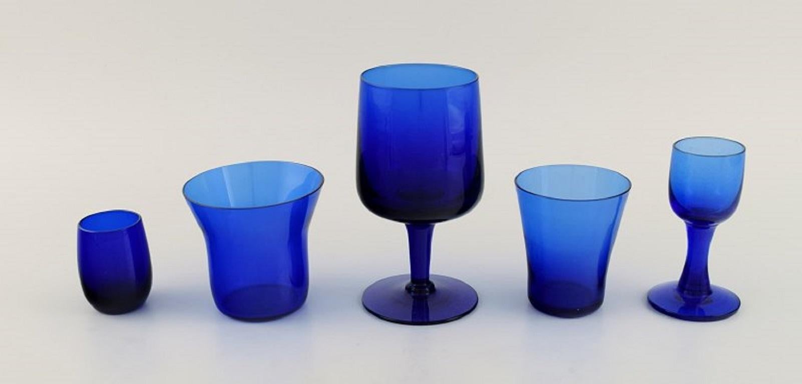 Monica Bratt for Reijmyre. Five glasses in blue mouth-blown art glass. 
Swedish design, mid 20th century.
Wine glass measures: 13.3 x 7 cm.
Shot glass measures: 5.5 x 4.4 cm.
In excellent condition.
 