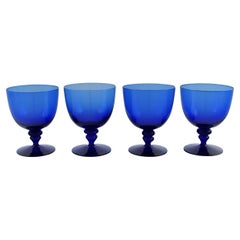 Monica Bratt para Reijmyre, Cuatro Copas de Vino en Vidrio Soplado Azul