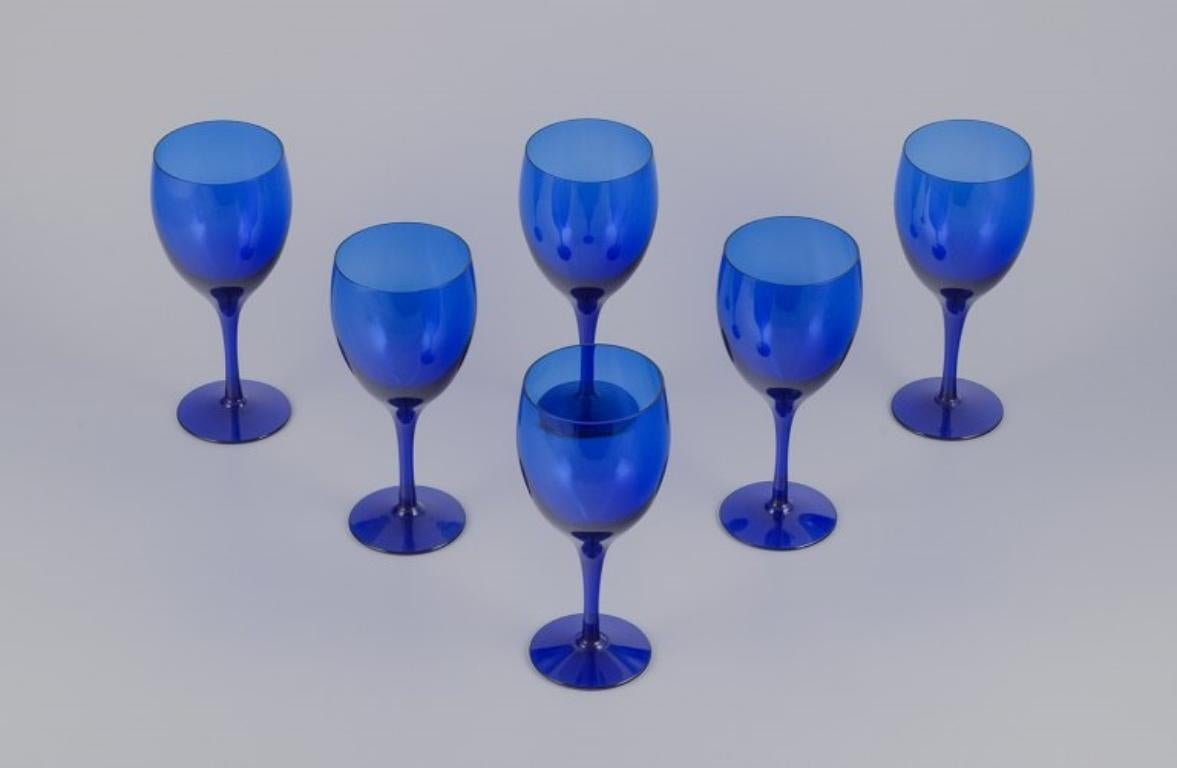 Monica Bratt for Reijmyre, Swedish glassworks. 
A set of six red wine glasses in blue art glass. Handmade.
1970s.
Perfect condition. Looks like new.
Dimensions: H 18.5 cm x 7.5 cm.