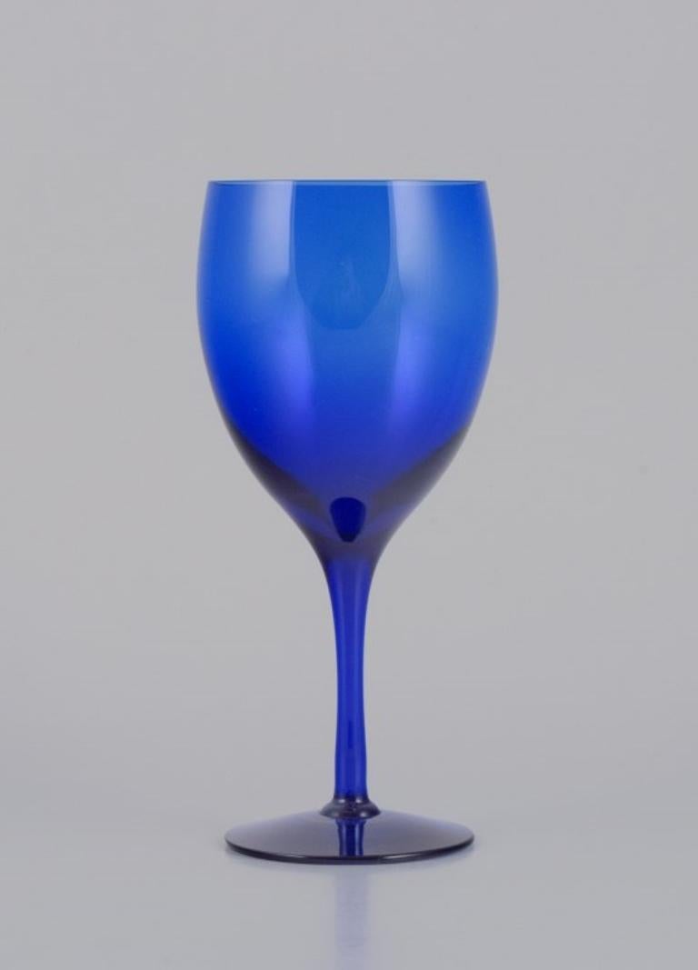 Monica Bratt for Reijmyre. Set of six red wine glasses in blue art glass. In Excellent Condition For Sale In Copenhagen, DK