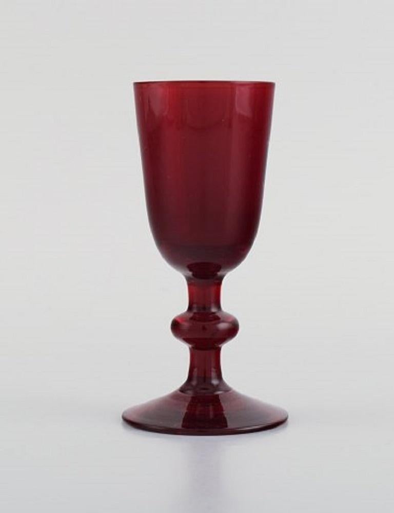 Monica Bratt for Reijmyre. Twelve liqueur glasses in red mouth-blown art glass, 1950s.
Measures: 12.5 x 6 cm.
In excellent condition.