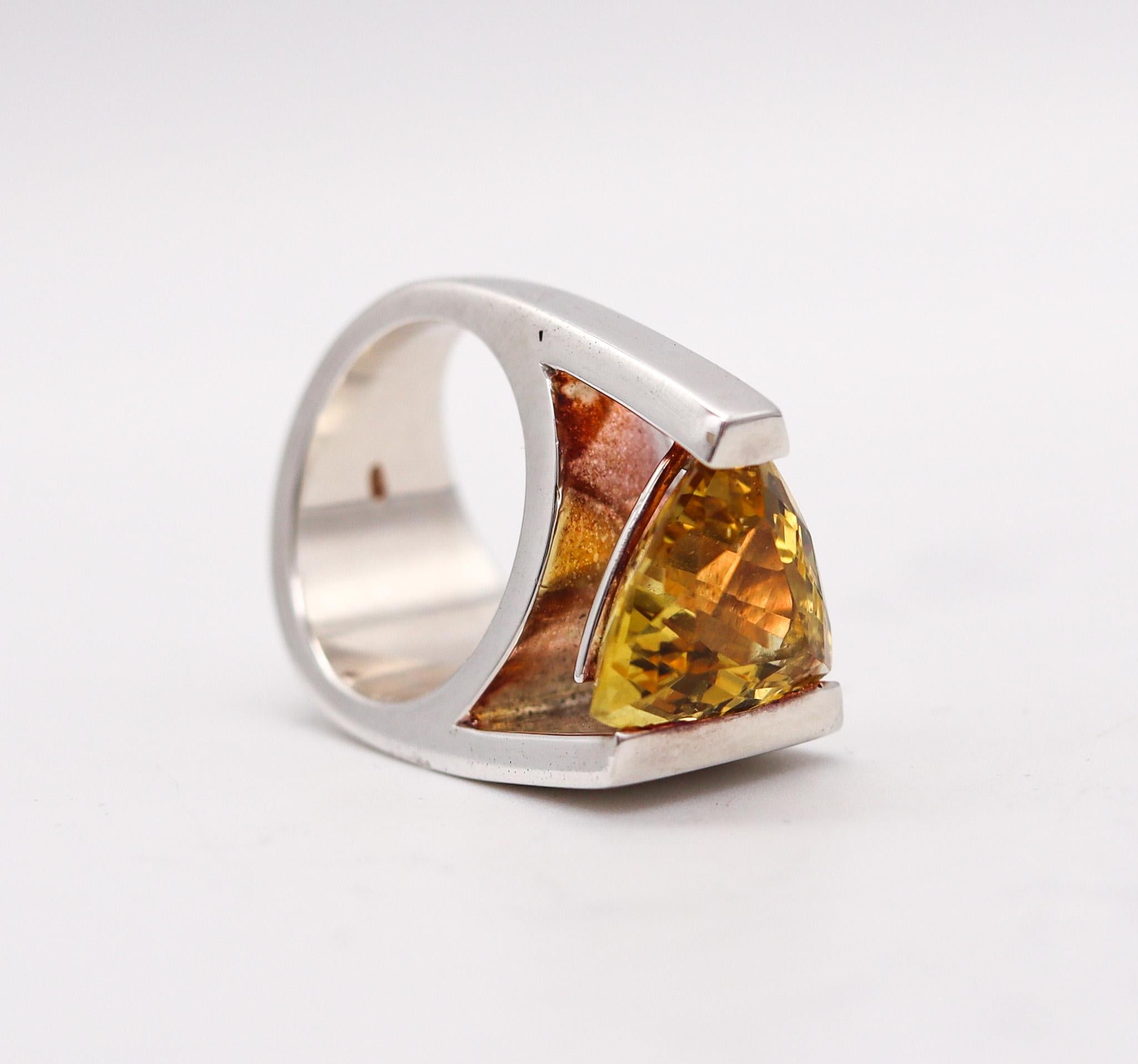 Geometric ring with beryl Heliodor designed by Monica Coscioni. 

Beautiful contemporary cocktail ring, created in the city of Orvieto Italy at the jewelry atelier of the designer Monica Coscioni. This modern geometric piece has been crafted in