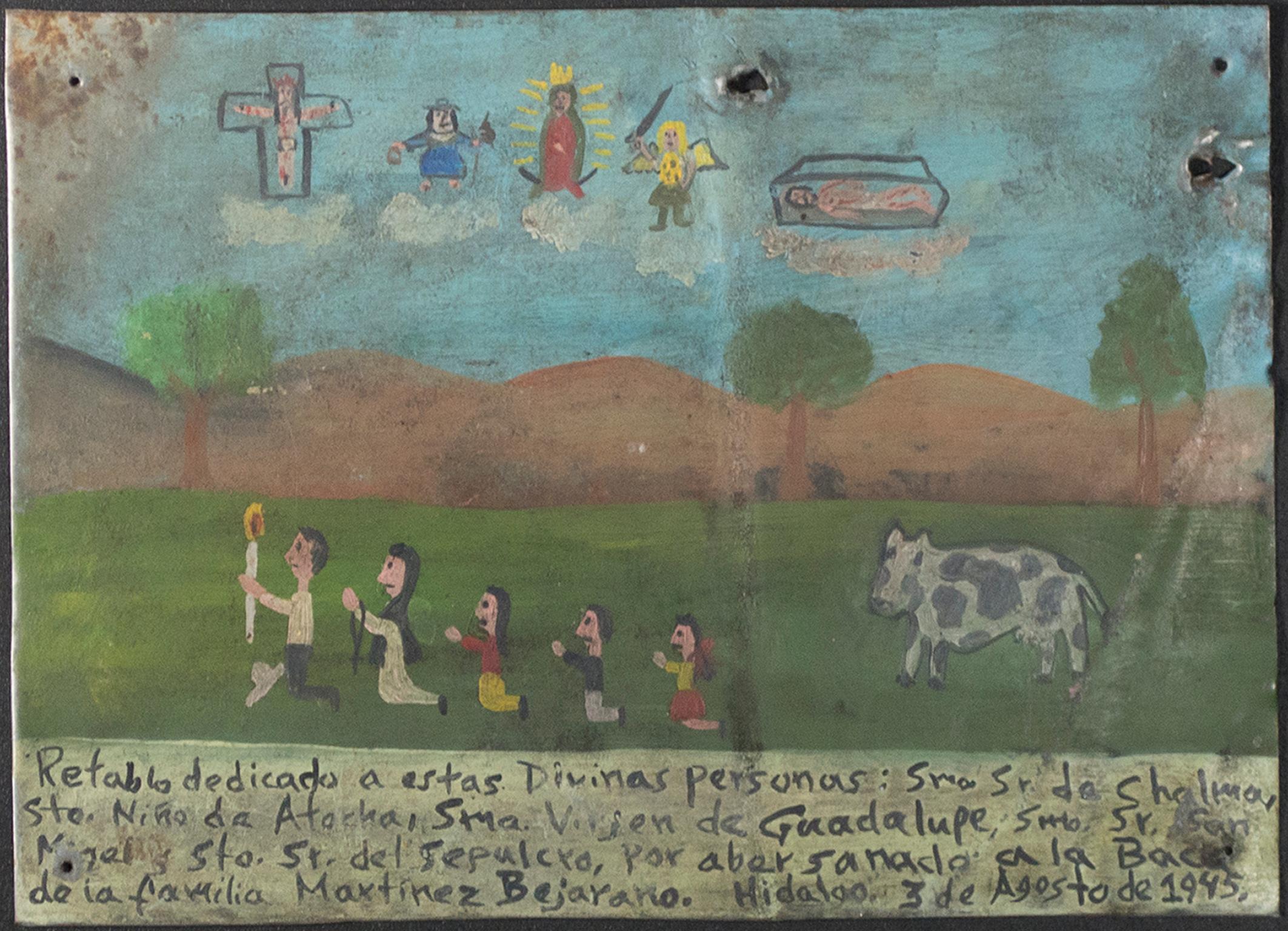 "Retablo Exvotos (Réplica Familia con Visión de Vaca)" es una pintura original al óleo sobre lata de Monica Flores Martinez. El artista firmó la pieza. Esta obra de arte muestra a una familia arrodillada y rezando con la vaca familiar detrás. La