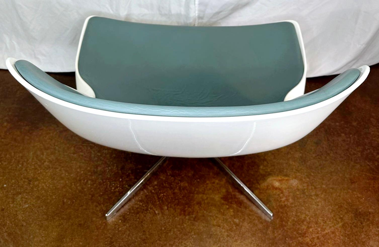 Monica Förster for Bernhardt Blue Leather and White Enamel Swivel Vika Chair For Sale 5