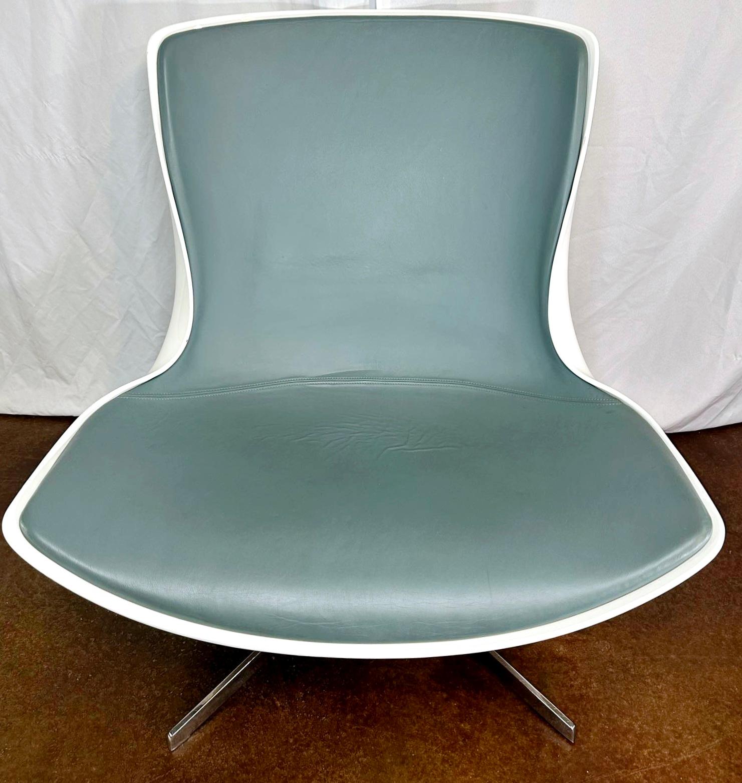 Monica Förster for Bernhardt Blue Leather and White Enamel Swivel Vika Chair For Sale 12