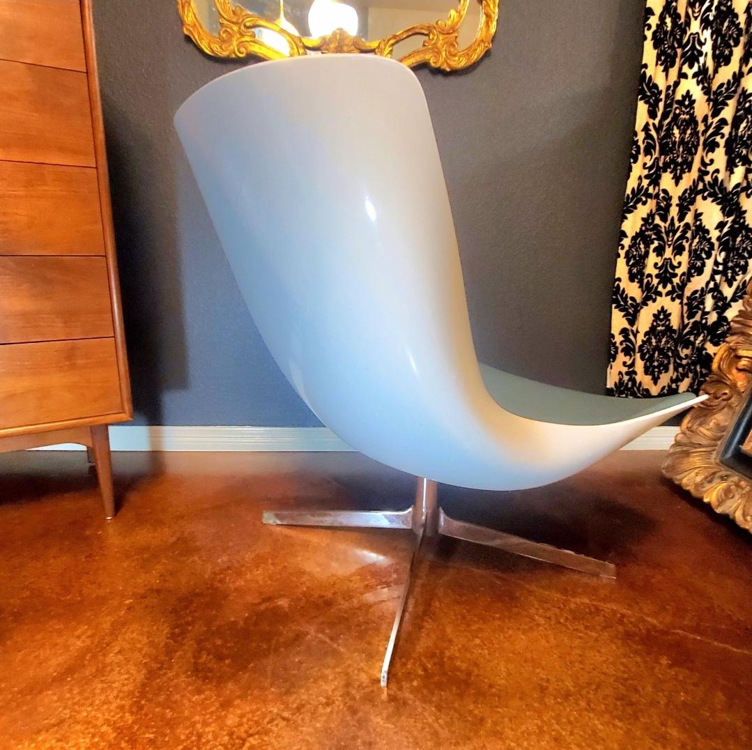 Monica Förster for Bernhardt Blue Leather and White Enamel Swivel Vika Chair For Sale 1
