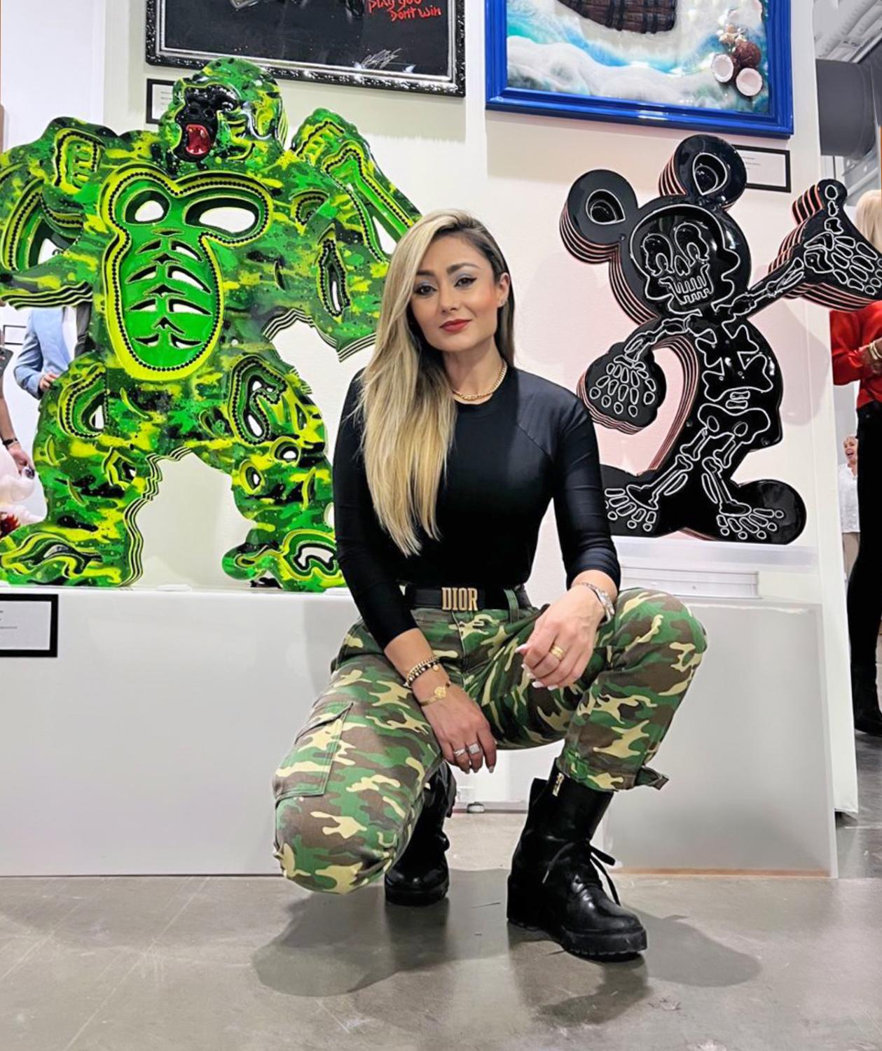 Figurative Sculpture di Monica Garces - Gorilla Power - Fuerza de Gorila - Artista colombiano