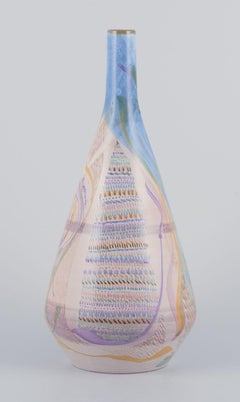 Monica Grandi, céramiste italienne Vase unique avec motif abstrait