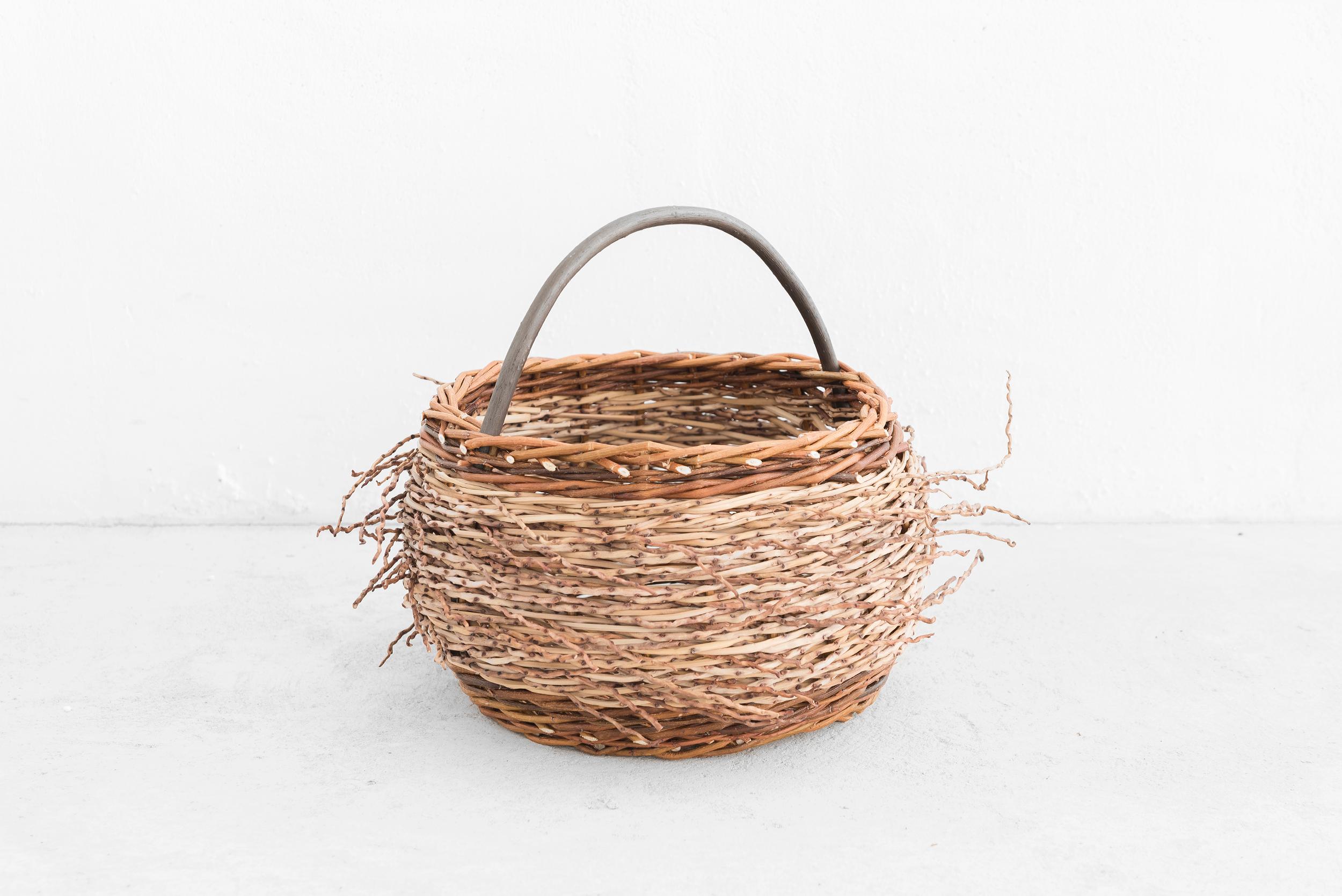 European Mónica Guilera Subirana, Willow and Date Palm Contemporary Crafts Basket, 2020