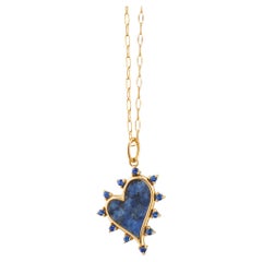Monica Rich Kosann, collana con cuore di sodalite in oro giallo 18 carati con zaffiri blu