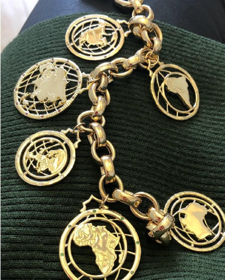 Contemporary Monica Rich Kosann Continent 18K Yellow Gold Charm Bracelet Featuring 6 Charms