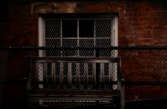 Alone In A Crowded City, photographie moderne de Monica Shulman