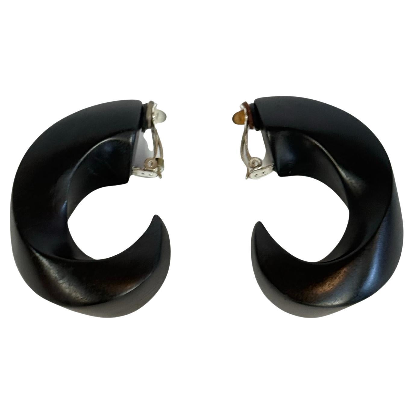 Monies Black Wood Clip-On Ohrringe 1980s Danish Sculptural 80s Statement Jewelry