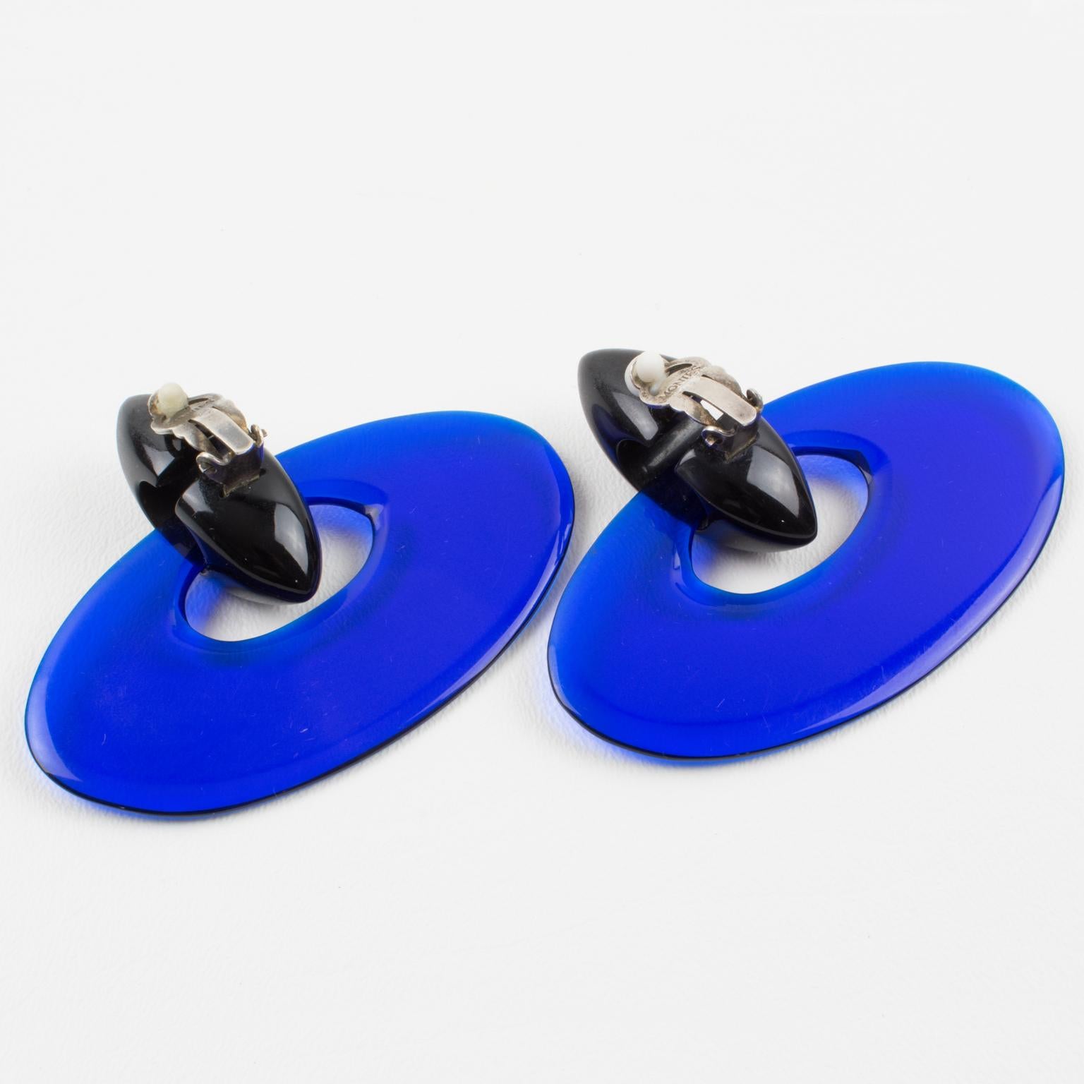 Monies Dangle Clip Earrings Ebony Wood and Blue Resin (Boucles d'oreilles pendantes à clip) Unisexe en vente