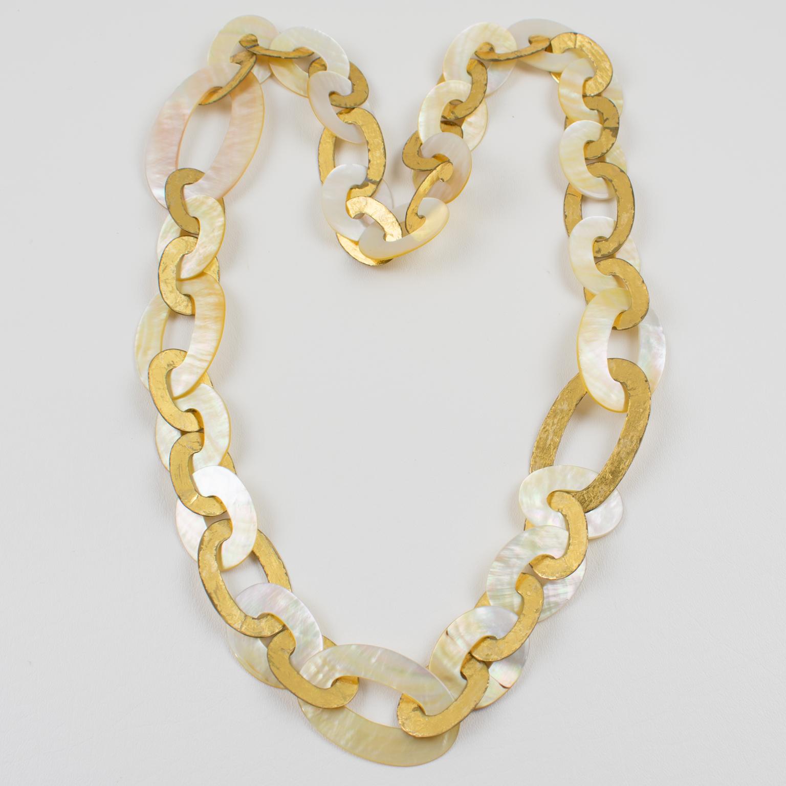 Monies - Collana extra-lunga con fiocchi d'oro e conchiglie in vendita 1