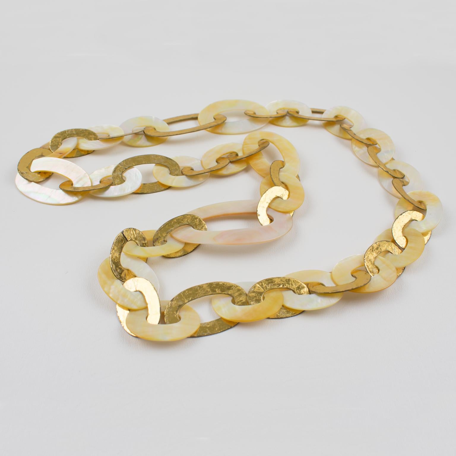 Monies Lange Kette Halskette Vergoldetes Metall und Muscheln im Angebot 5