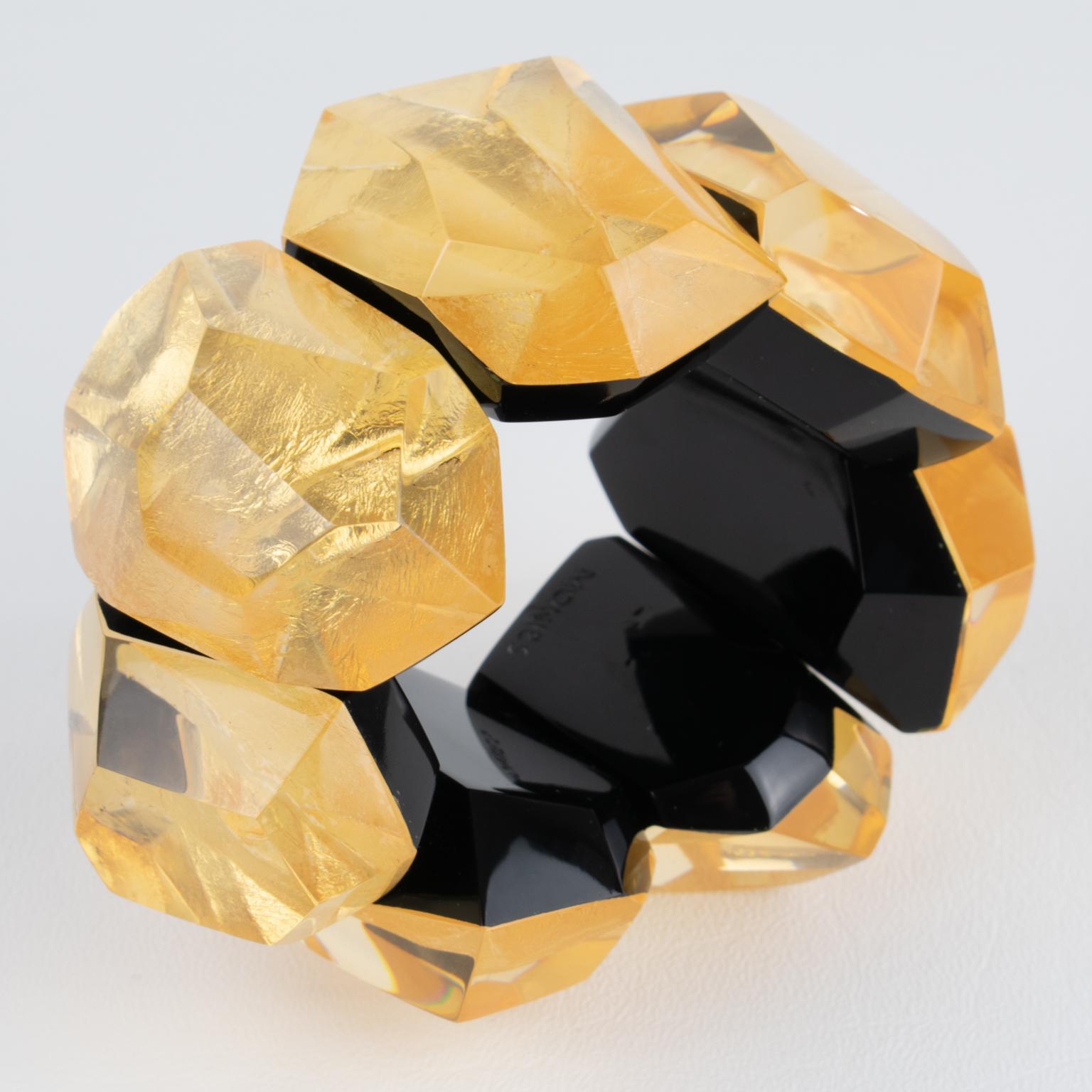 Monies Massive Résine noire et feuille d'or Bracelet extensible Excellent état - En vente à Atlanta, GA