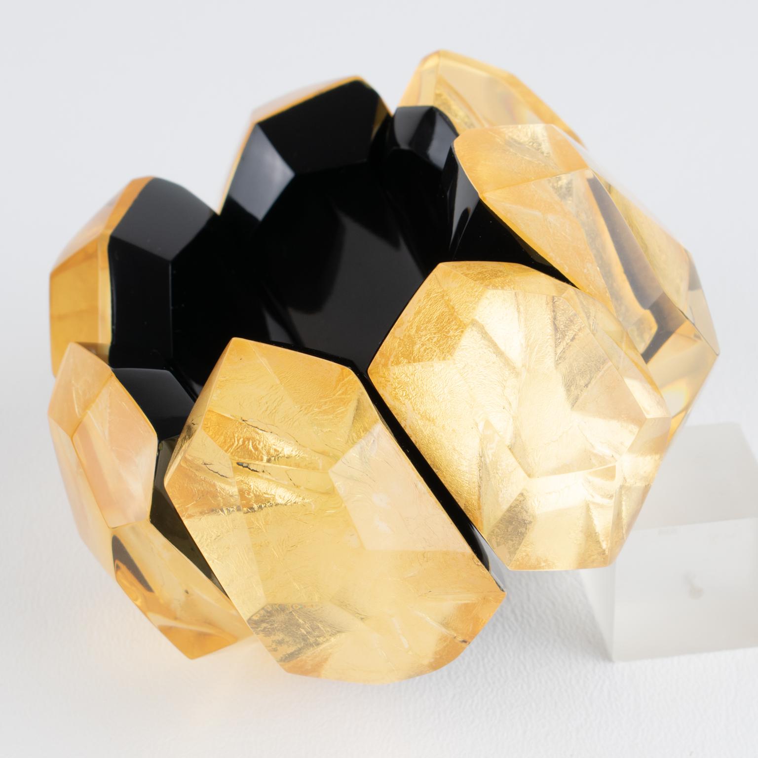 Monies Massive Résine noire et feuille d'or Bracelet extensible en vente 1