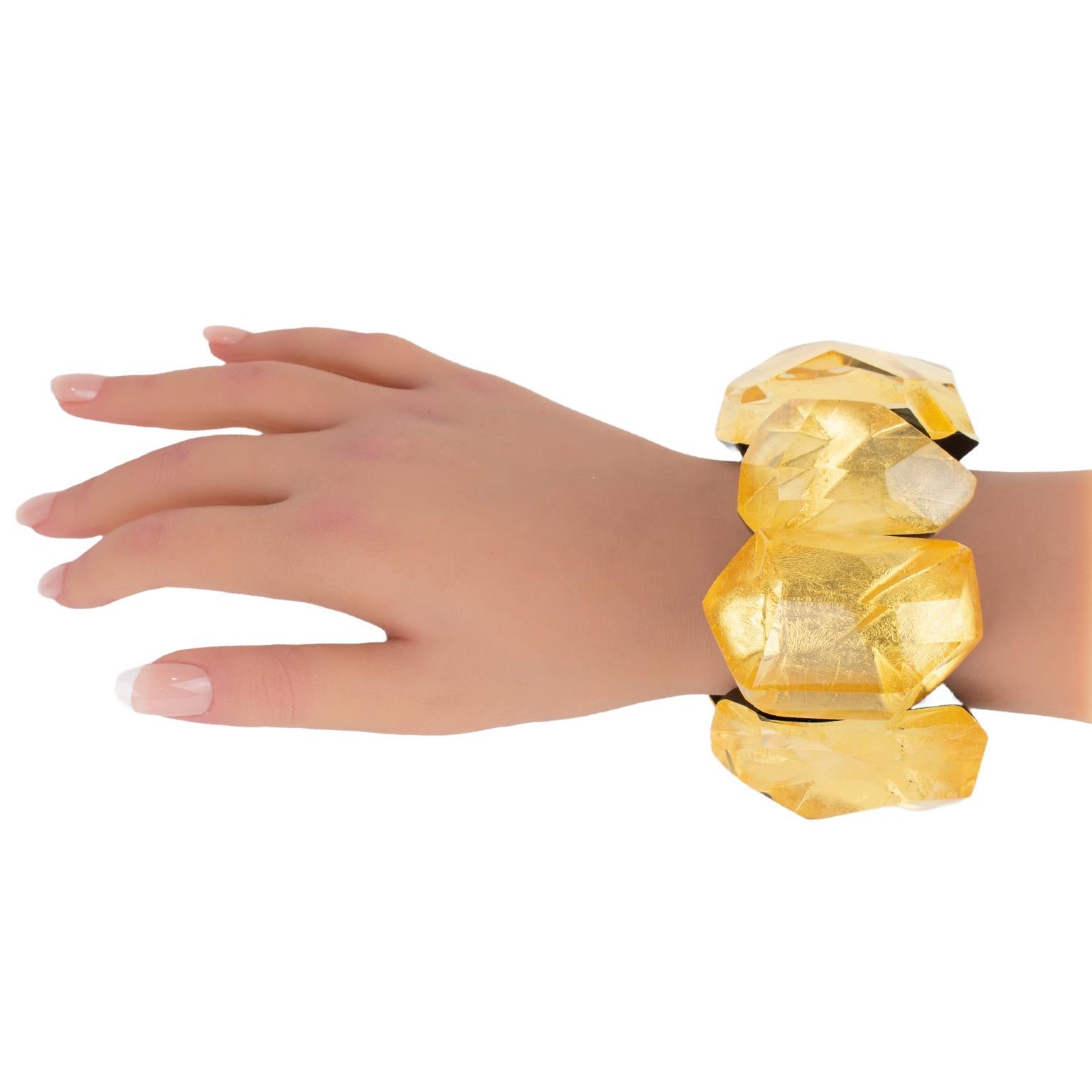 Monies Massive Résine noire et feuille d'or Bracelet extensible en vente 4