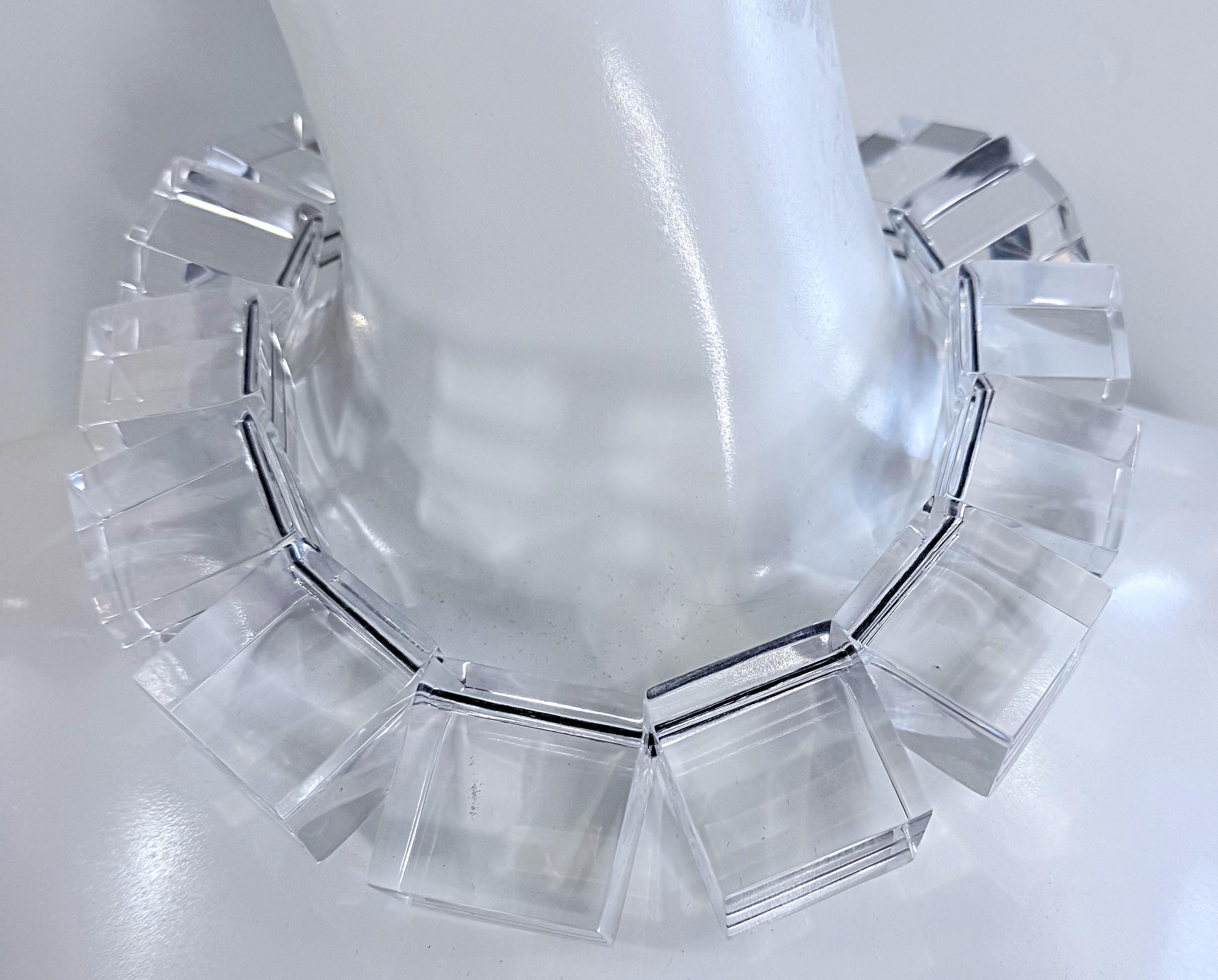 Monies of Denmark - Collana di cristalli trasparenti di lucite quadrata con dichiarazione di stile in vendita 6