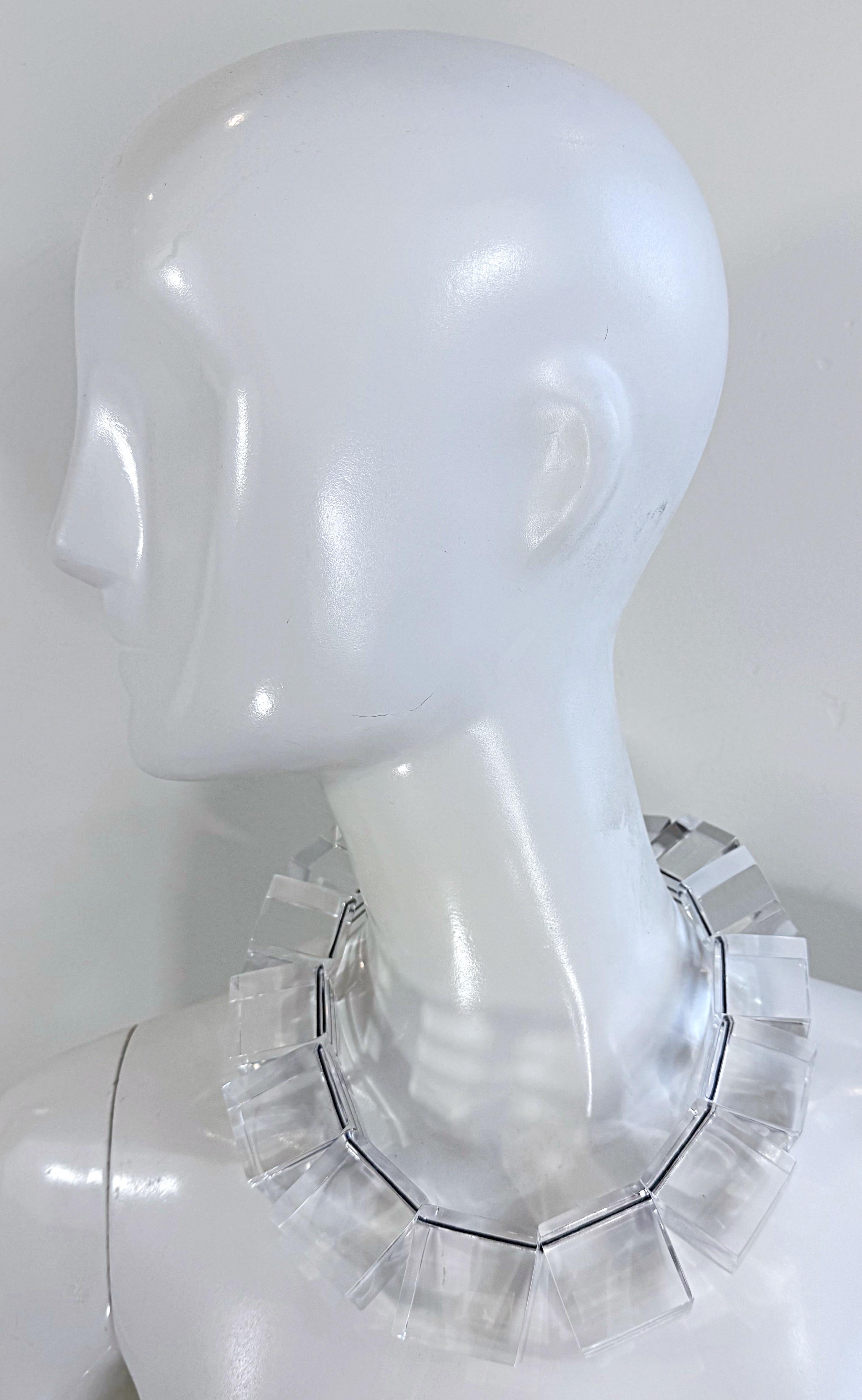 Monies of Denmark - Collana di cristalli trasparenti di lucite quadrata con dichiarazione di stile in vendita 11