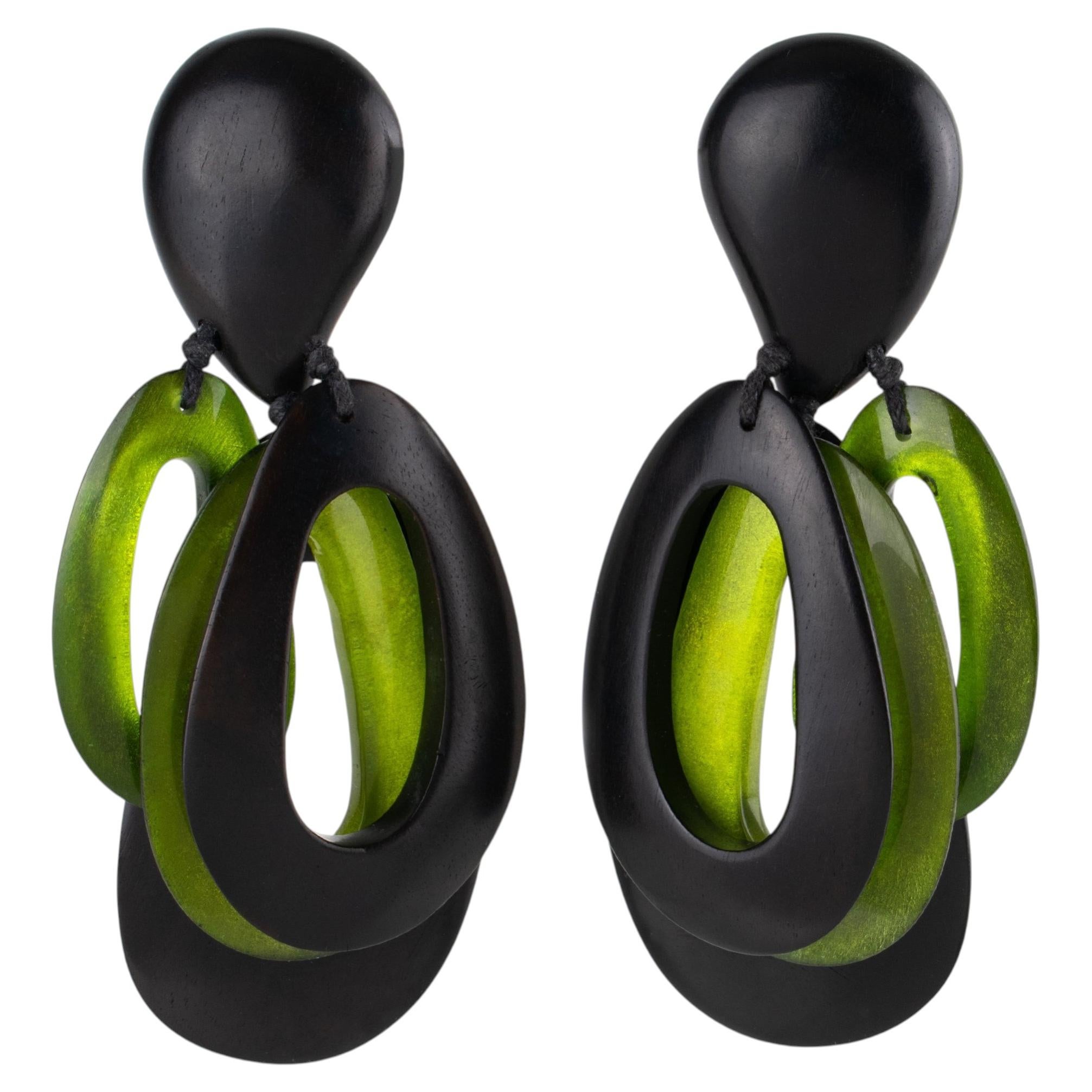 Boucles d'oreilles pendantes à clip « Monies » surdimensionnées, en bois et résine vert avocat