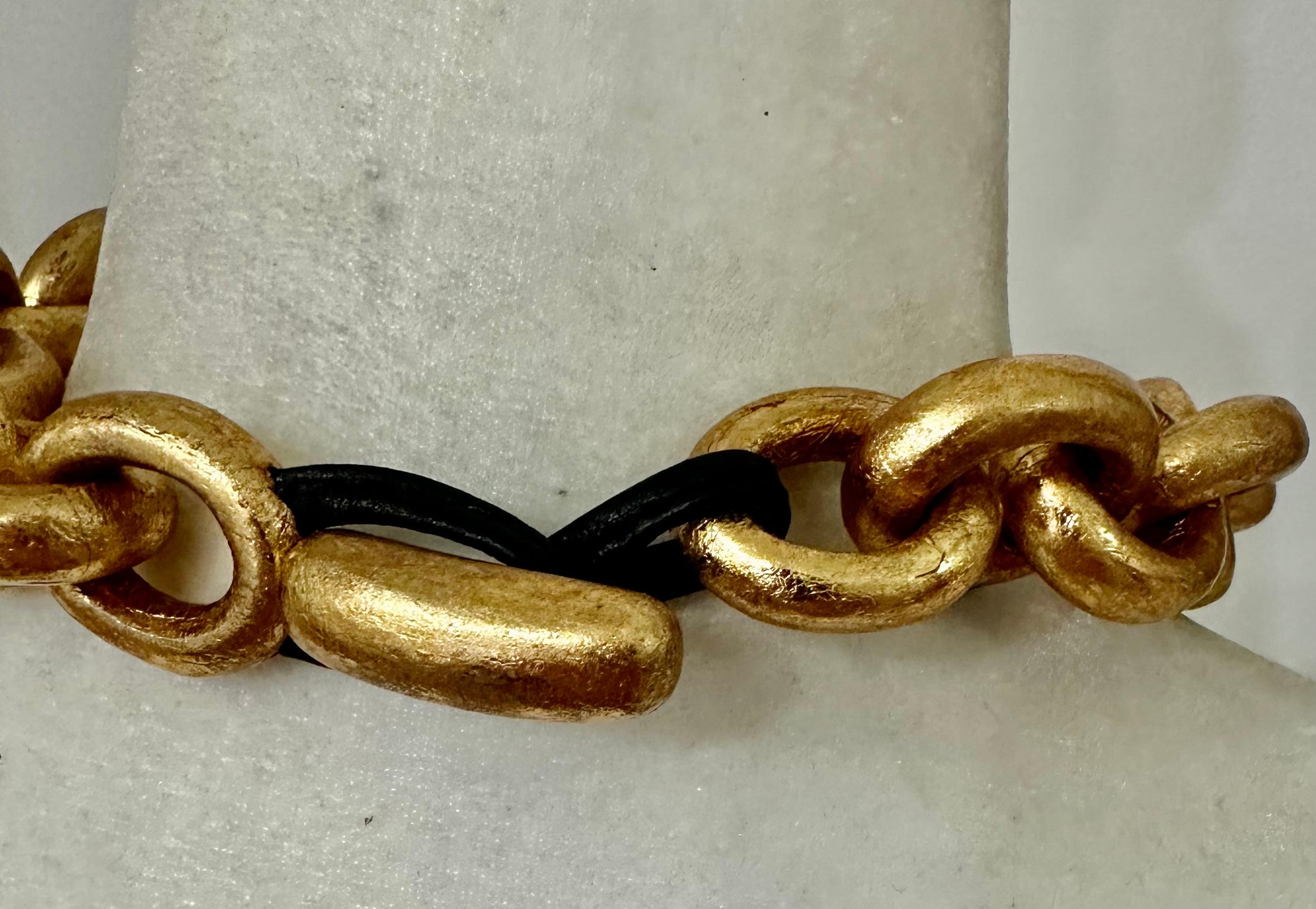 Monies Übergroßer ovaler Gliederhalsband aus Gold und Holz für Damen oder Herren im Angebot