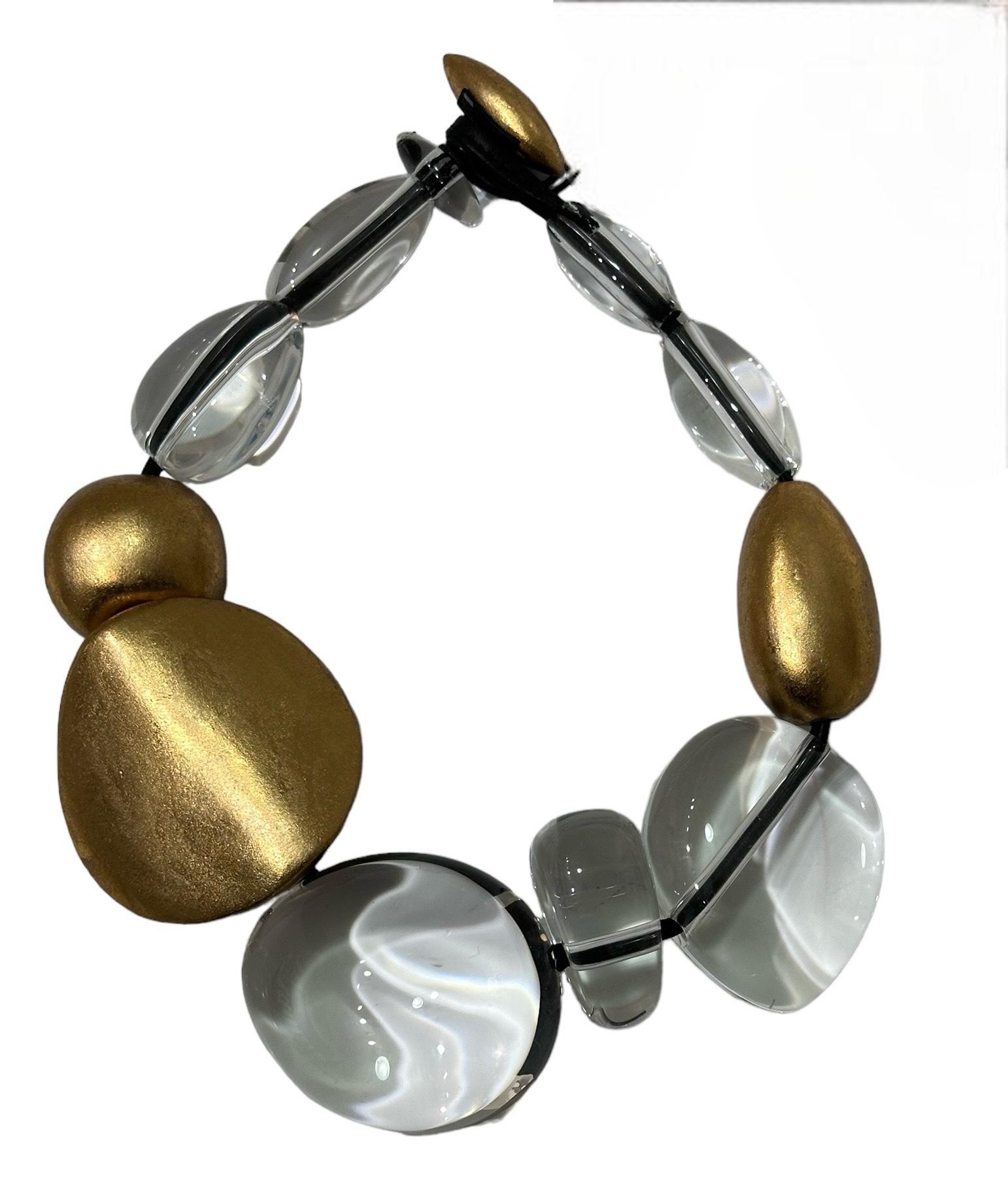 Monies, girocollo con maglie ovali oversize in oro e legno in vendita 2