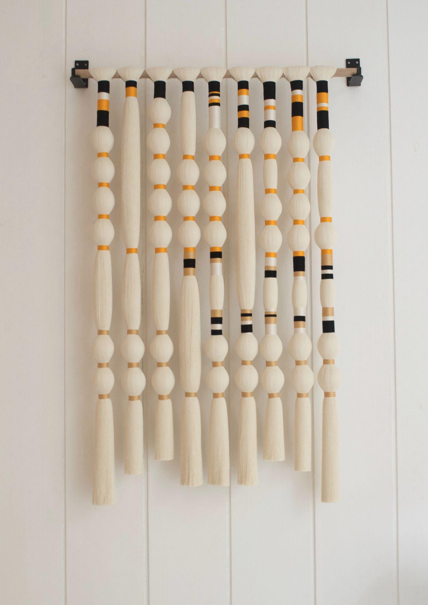 Monika Franco
Arazzo fatto a mano con filo di cotone. Pezzo unico. 
Messico.
W. 107 cm, D. 14 cm, H. 160 cm