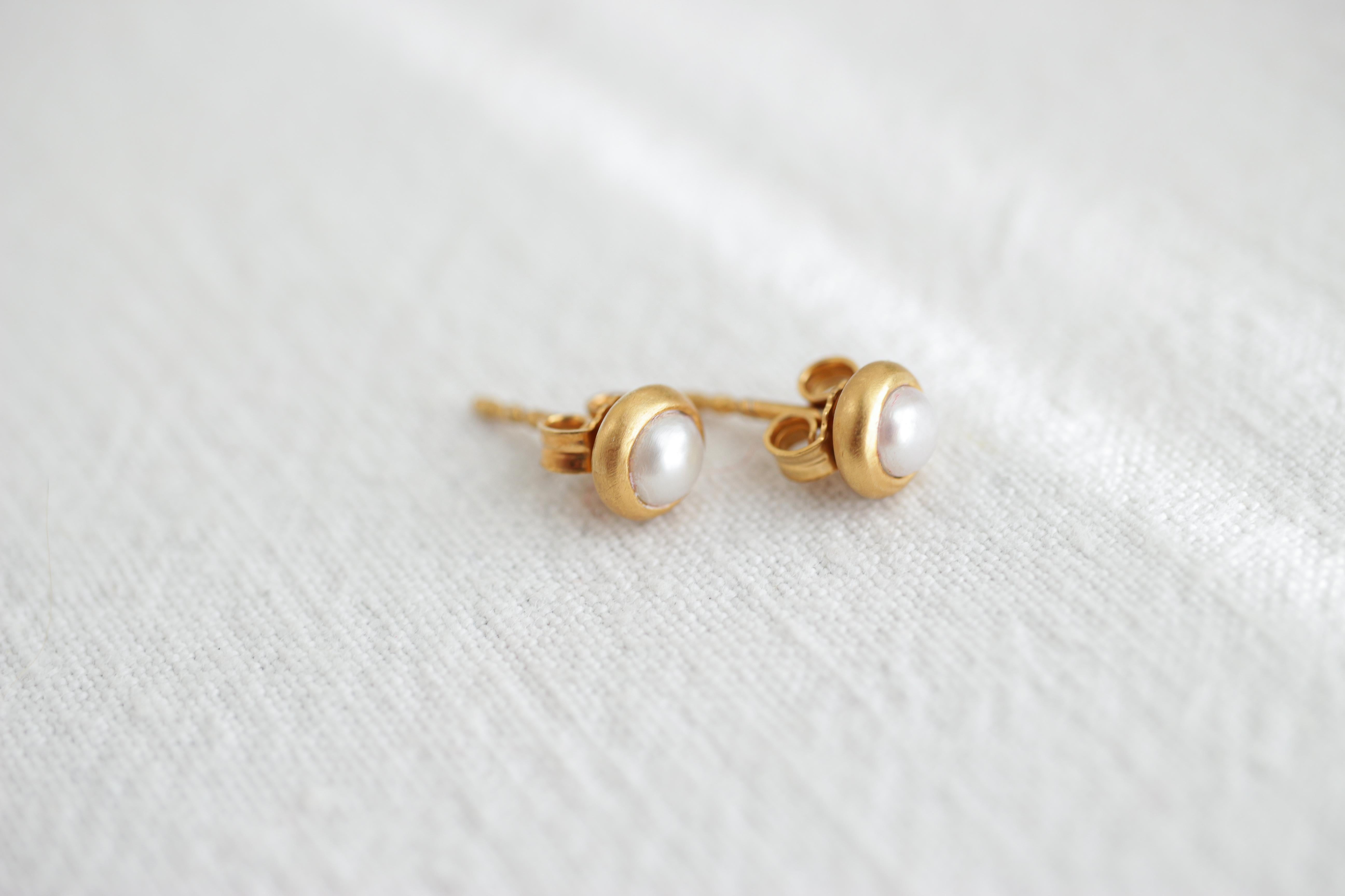 The gold plated Pearl Ear-studs made from Sterling Silver delicately present themselves through their glowing spark.

 

The ear-studs are part of the Pearl Classics and symbolize the natural beauty and high quality designs of Monika Herré.