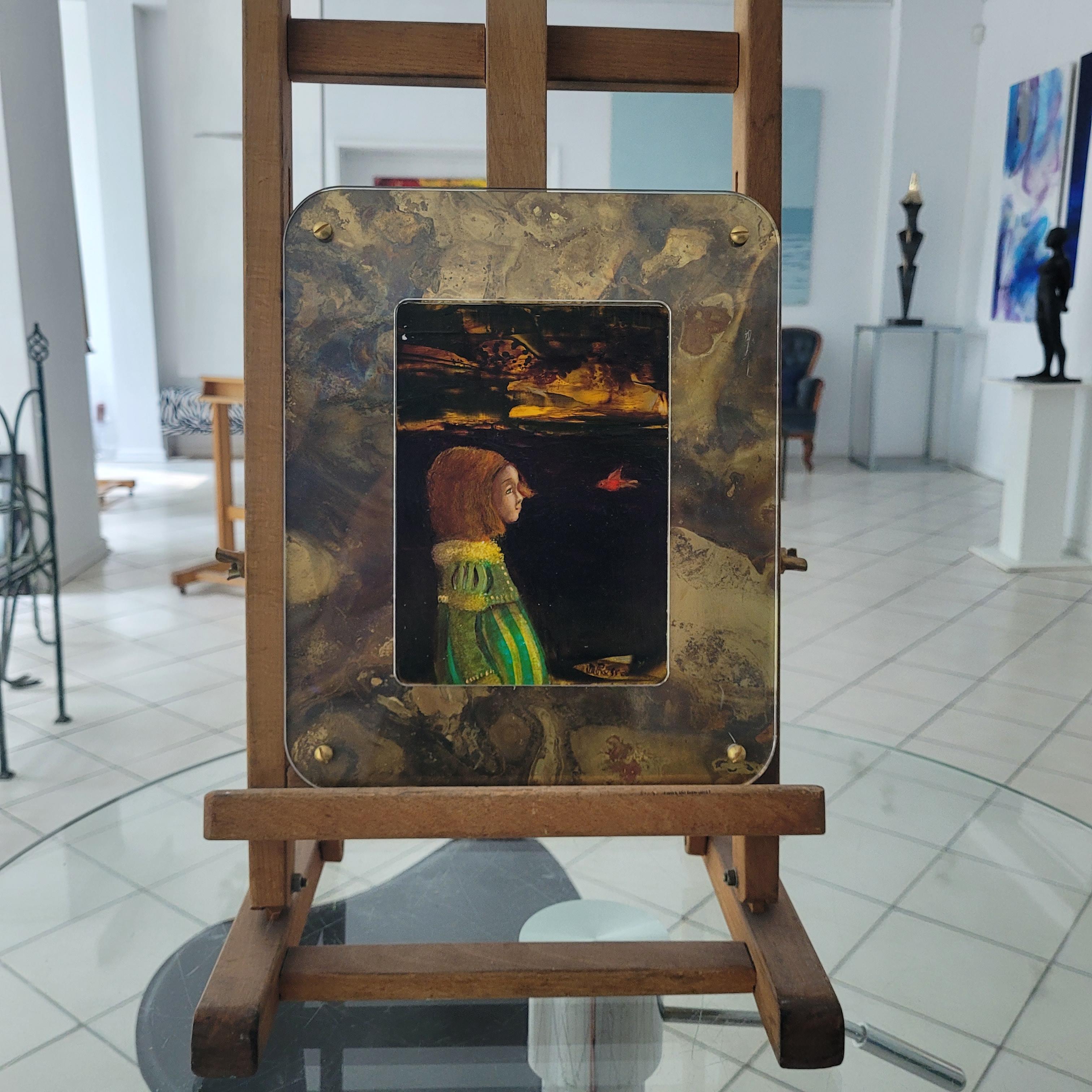 Niña con una mariposa. Pintura al óleo contemporánea a pequeña escala, artista polaco - Portrait Painting Marrón de Monika Rossa