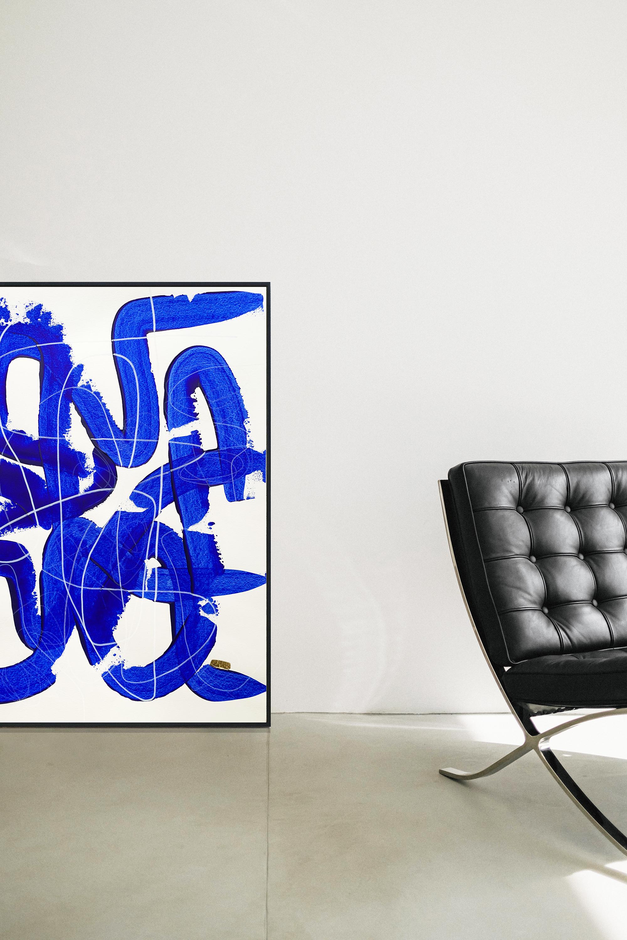 Free Blue 3322 - Peinture abstraite texturée bleue et blanche sur papier, 2025 - Painting de Monika Widenka