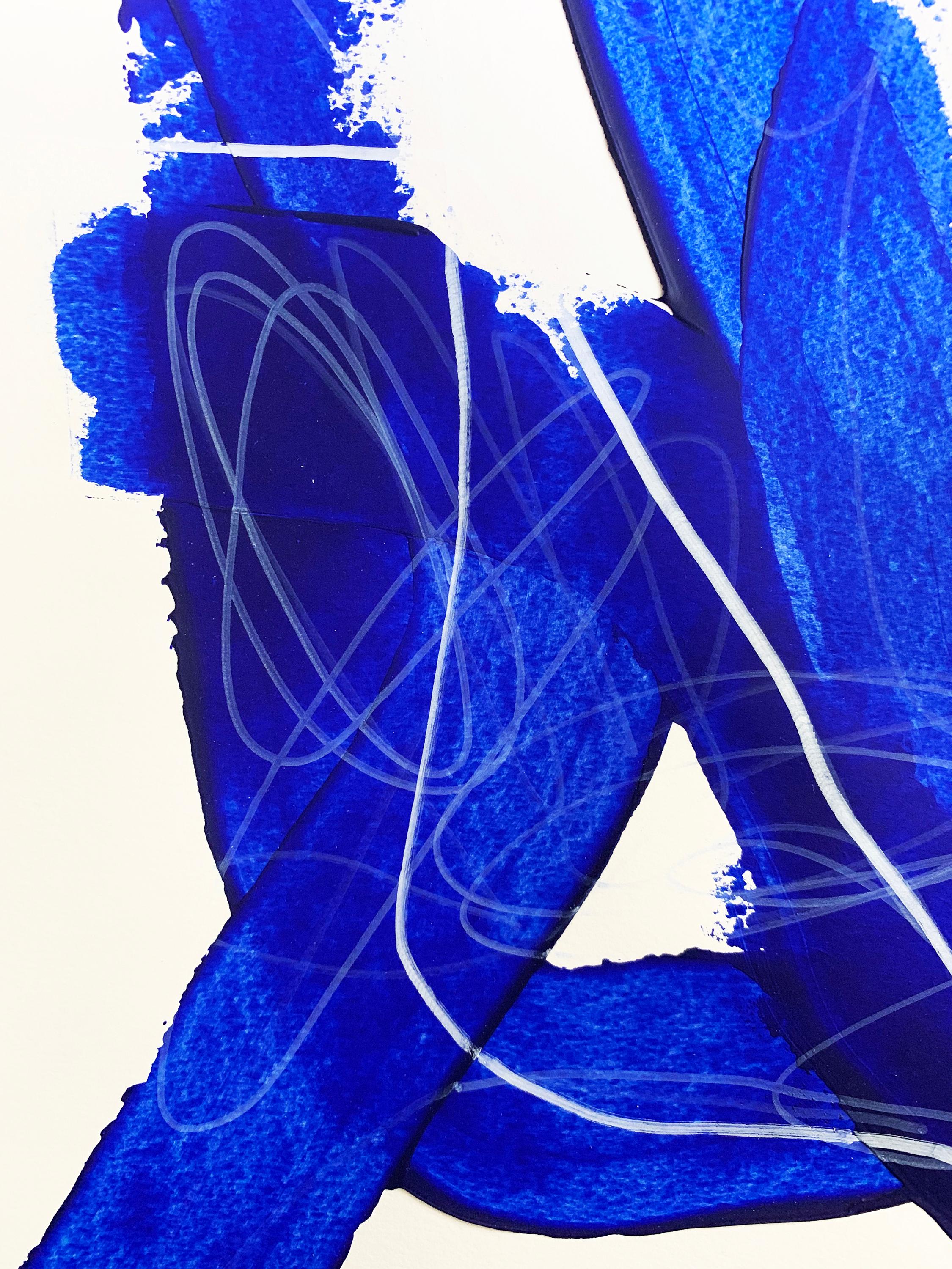 Free Blue 3331 - Abstraktes Gemälde mit Struktur in Blau und Weiß auf Papier, 2025 (Abstrakter Expressionismus), Painting, von Monika Widenka